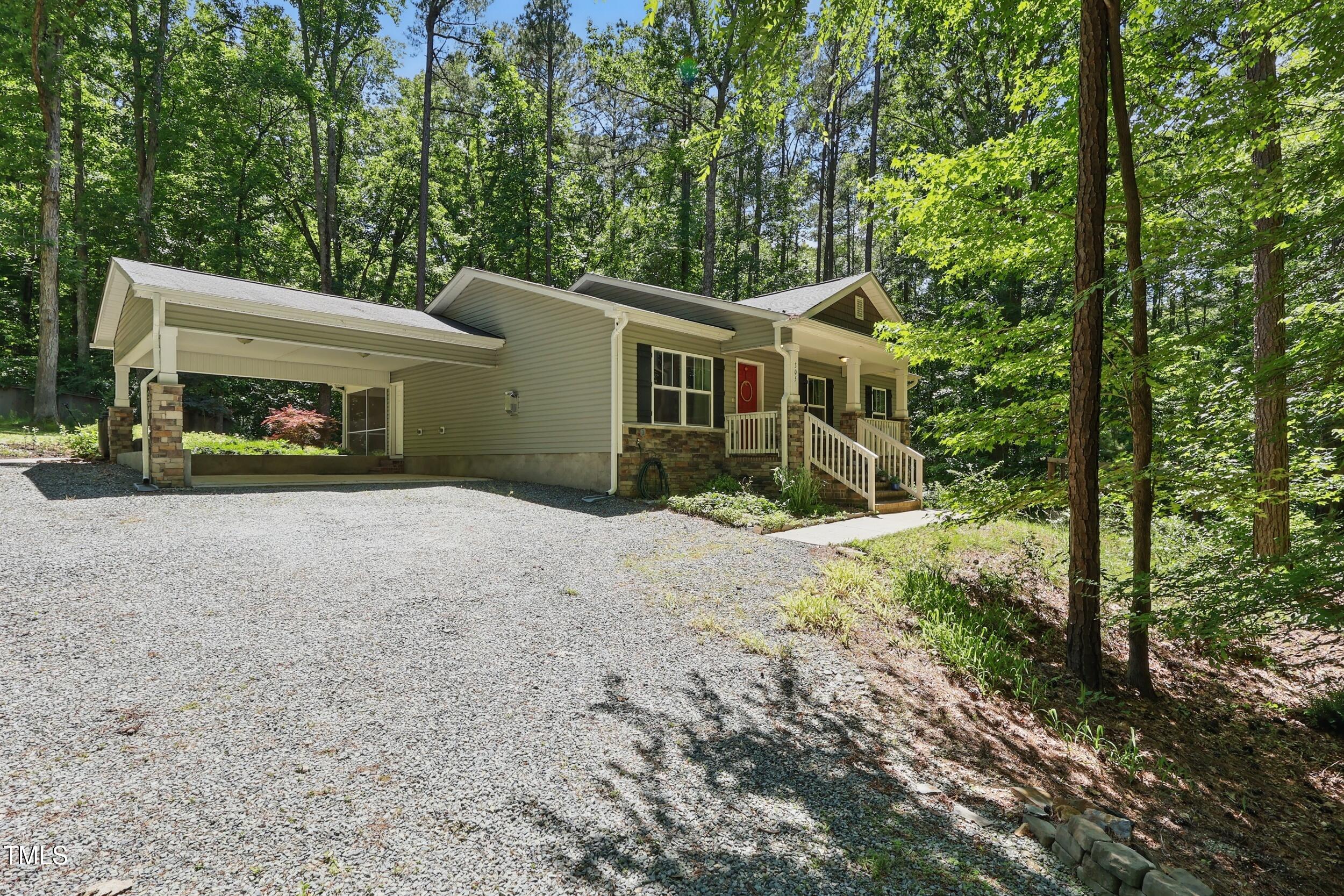 305 Old School Road Property Photo 1