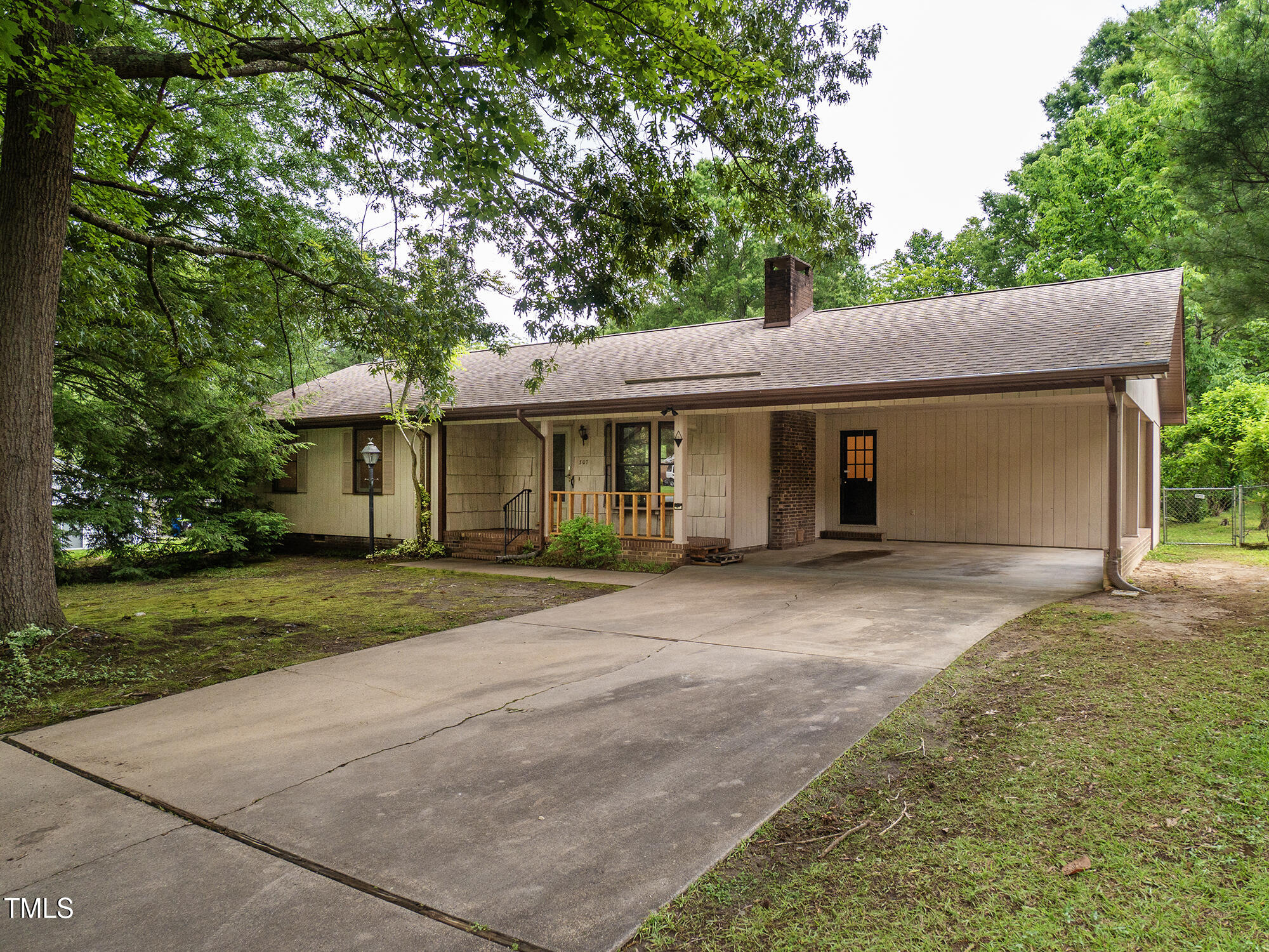 307 Sunset Drive Property Photo 1