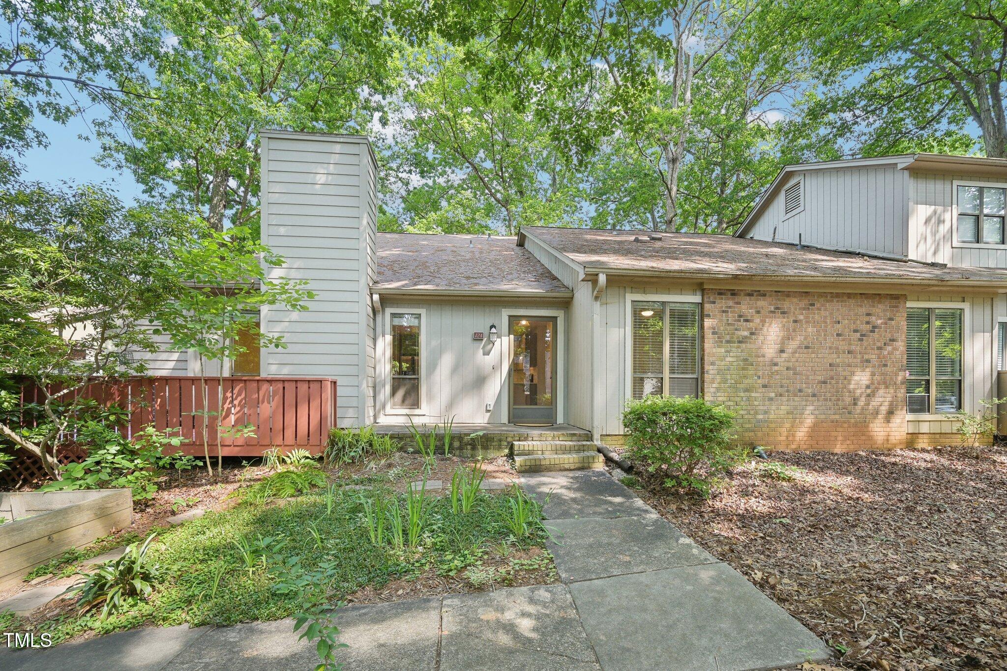 124 Twin Oaks Place Property Photo 1