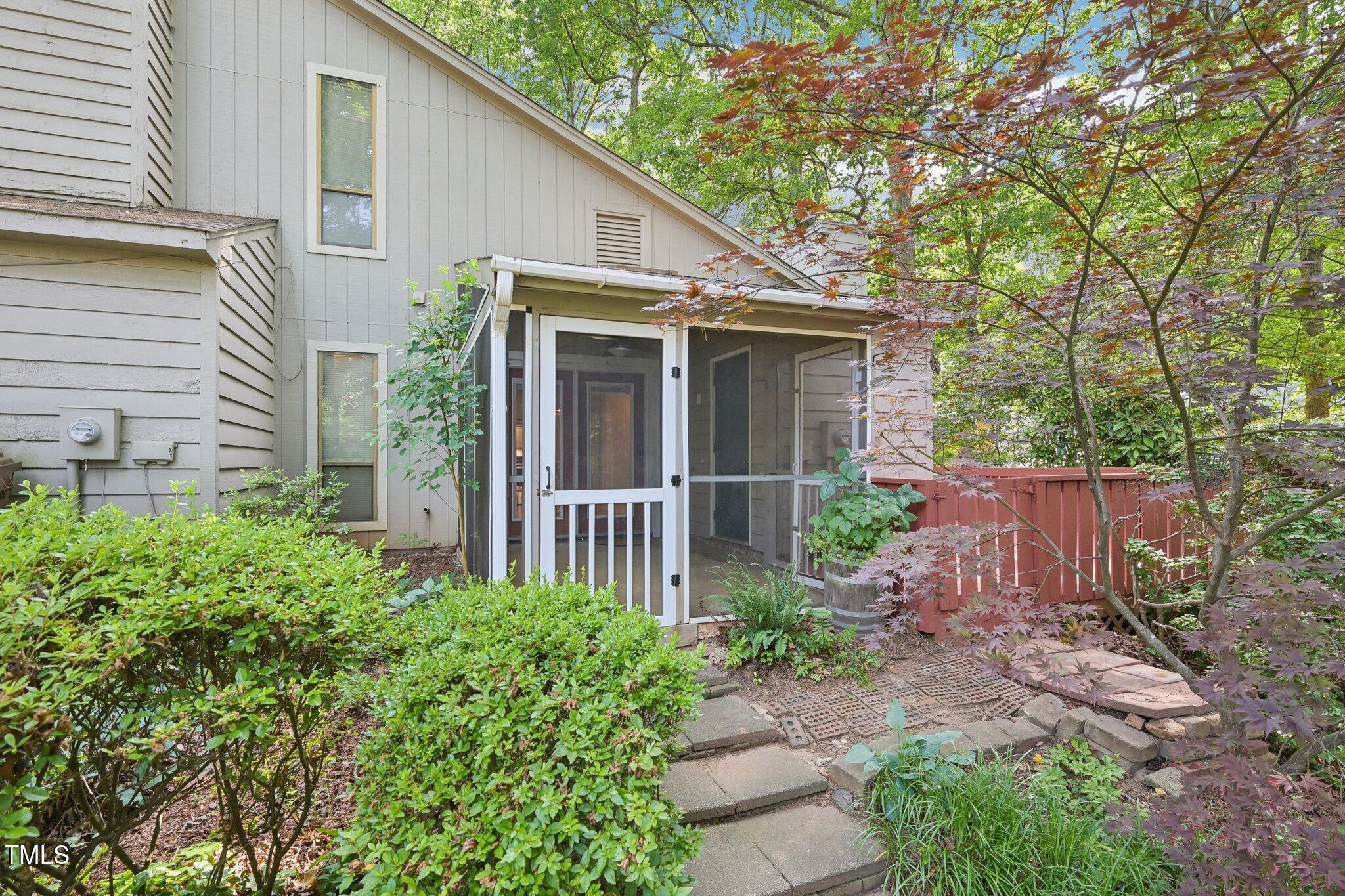 124 Twin Oaks Place Property Photo 2