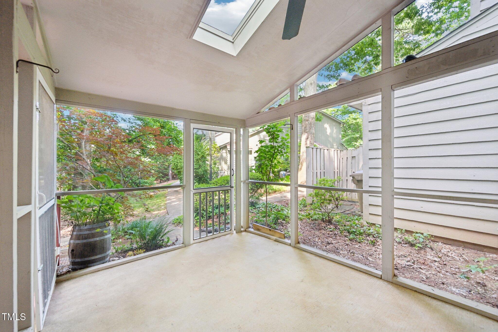 124 Twin Oaks Place Property Photo 3