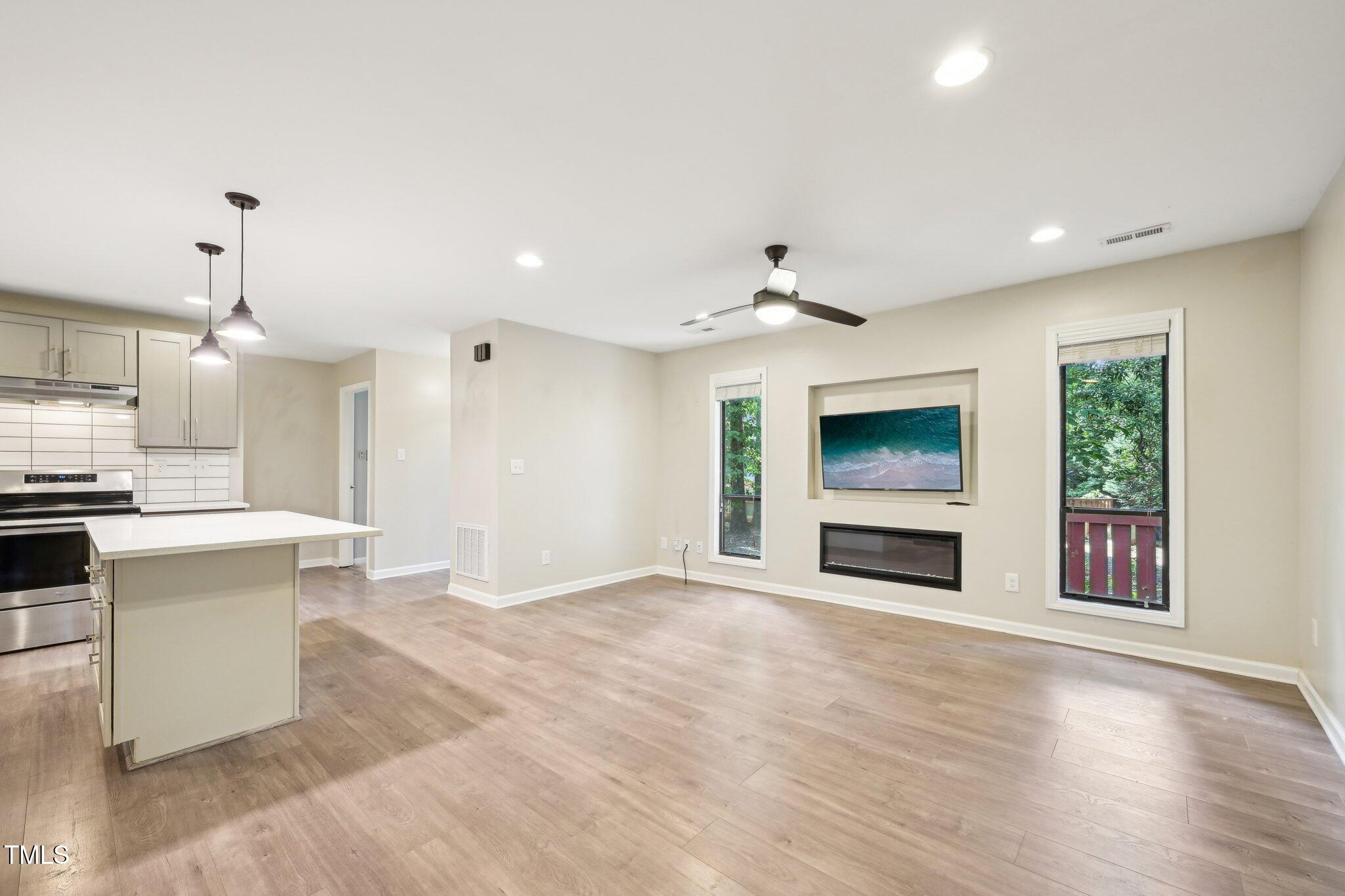 124 Twin Oaks Place Property Photo 6