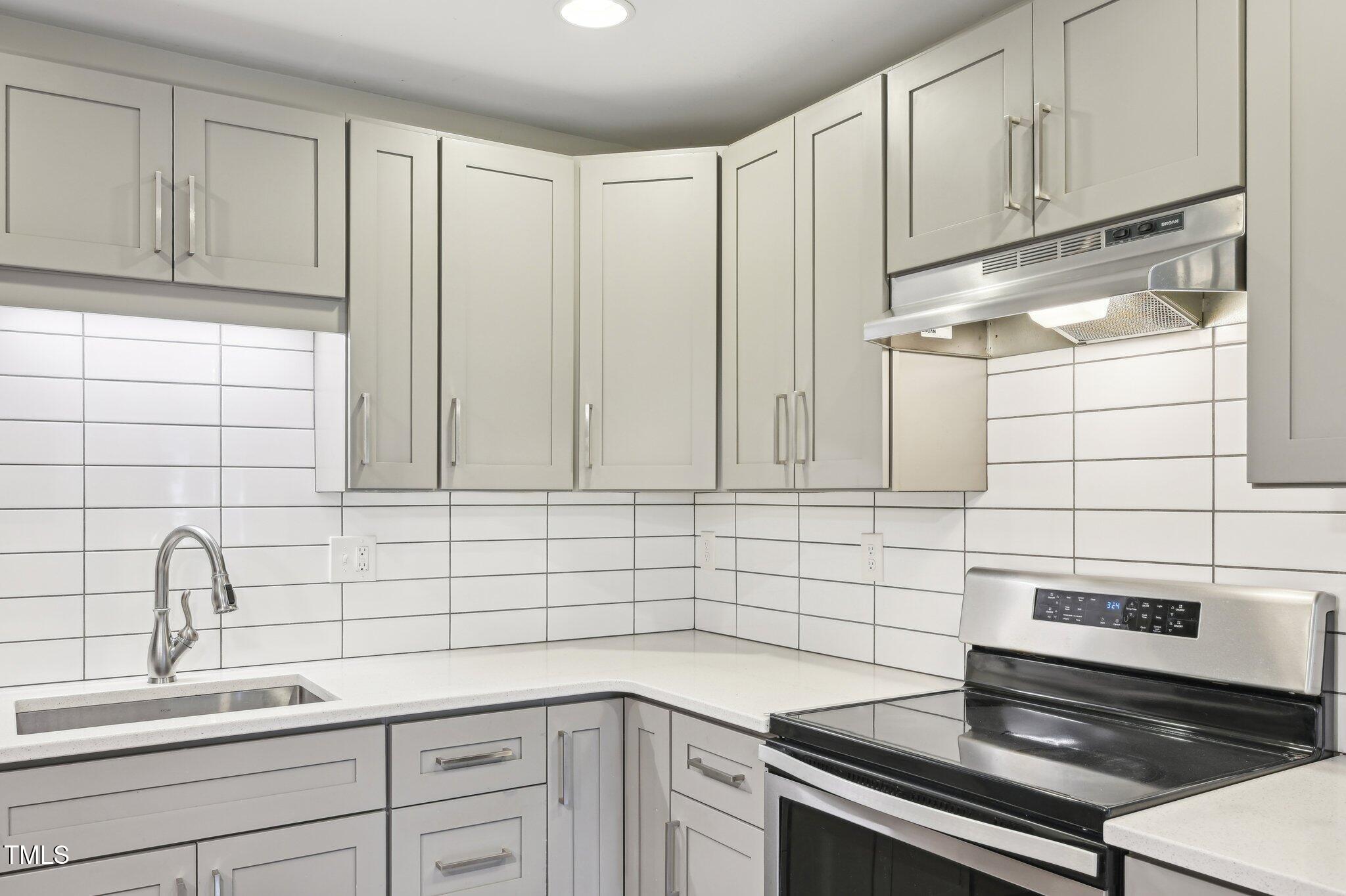 124 Twin Oaks Place Property Photo 9