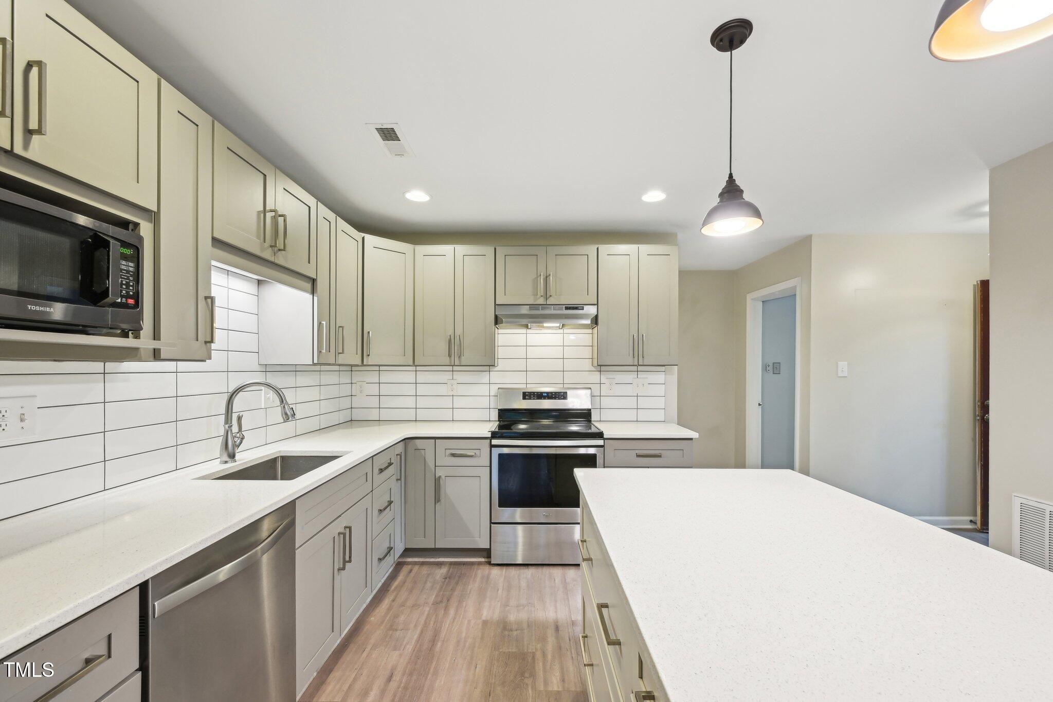 124 Twin Oaks Place Property Photo 12