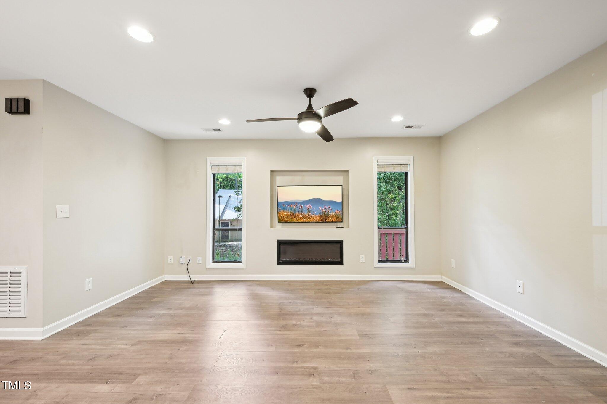 124 Twin Oaks Place Property Photo 17