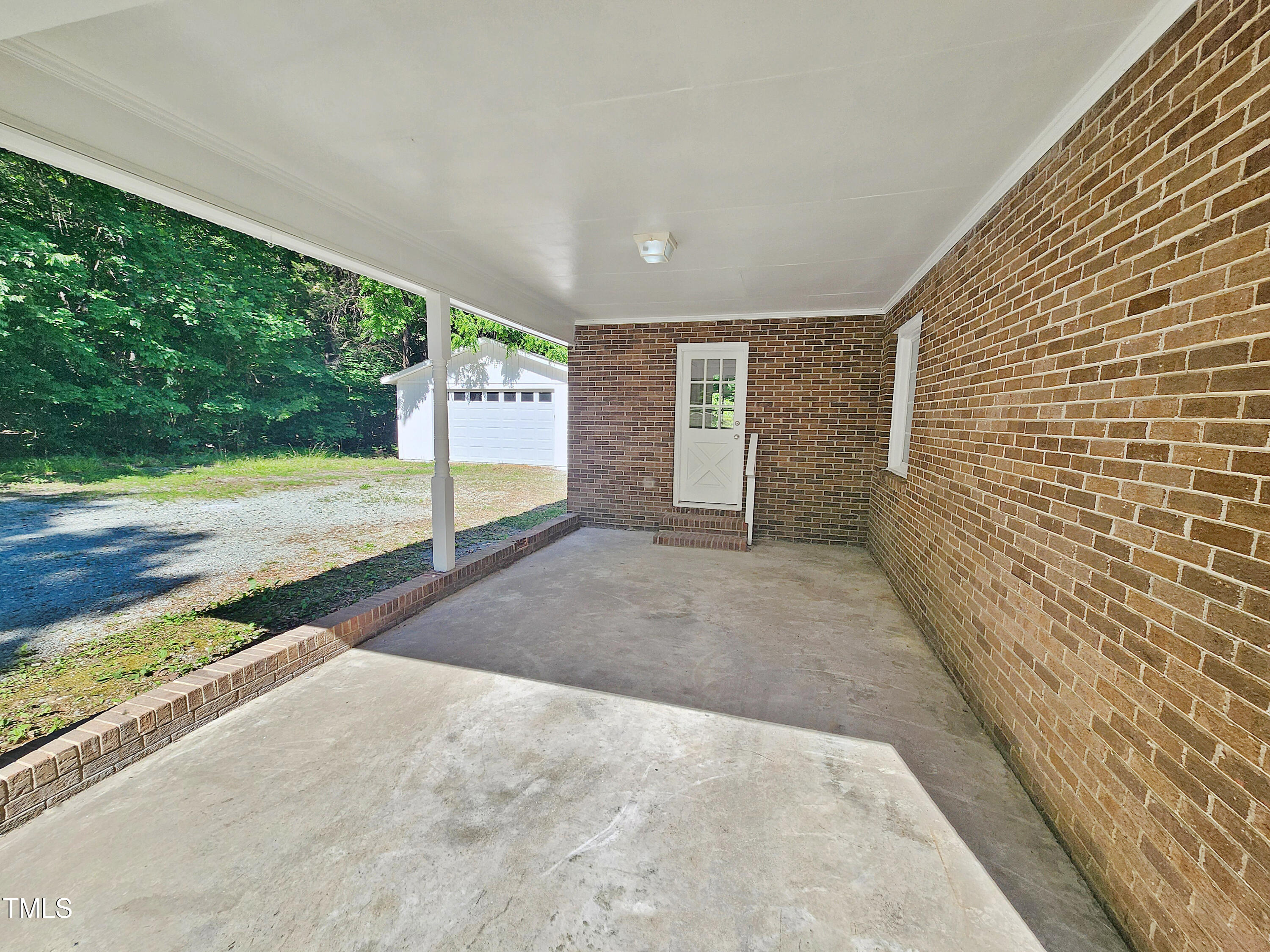 5614 Skyline Drive Property Photo 8