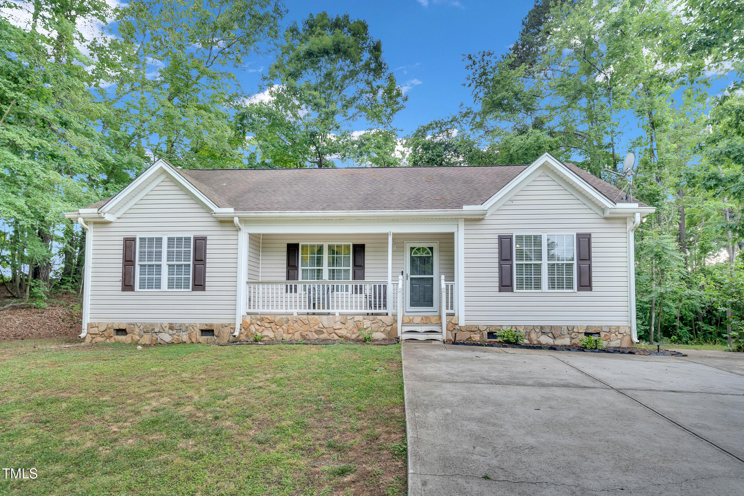 144 Shawnee Drive Property Photo 1