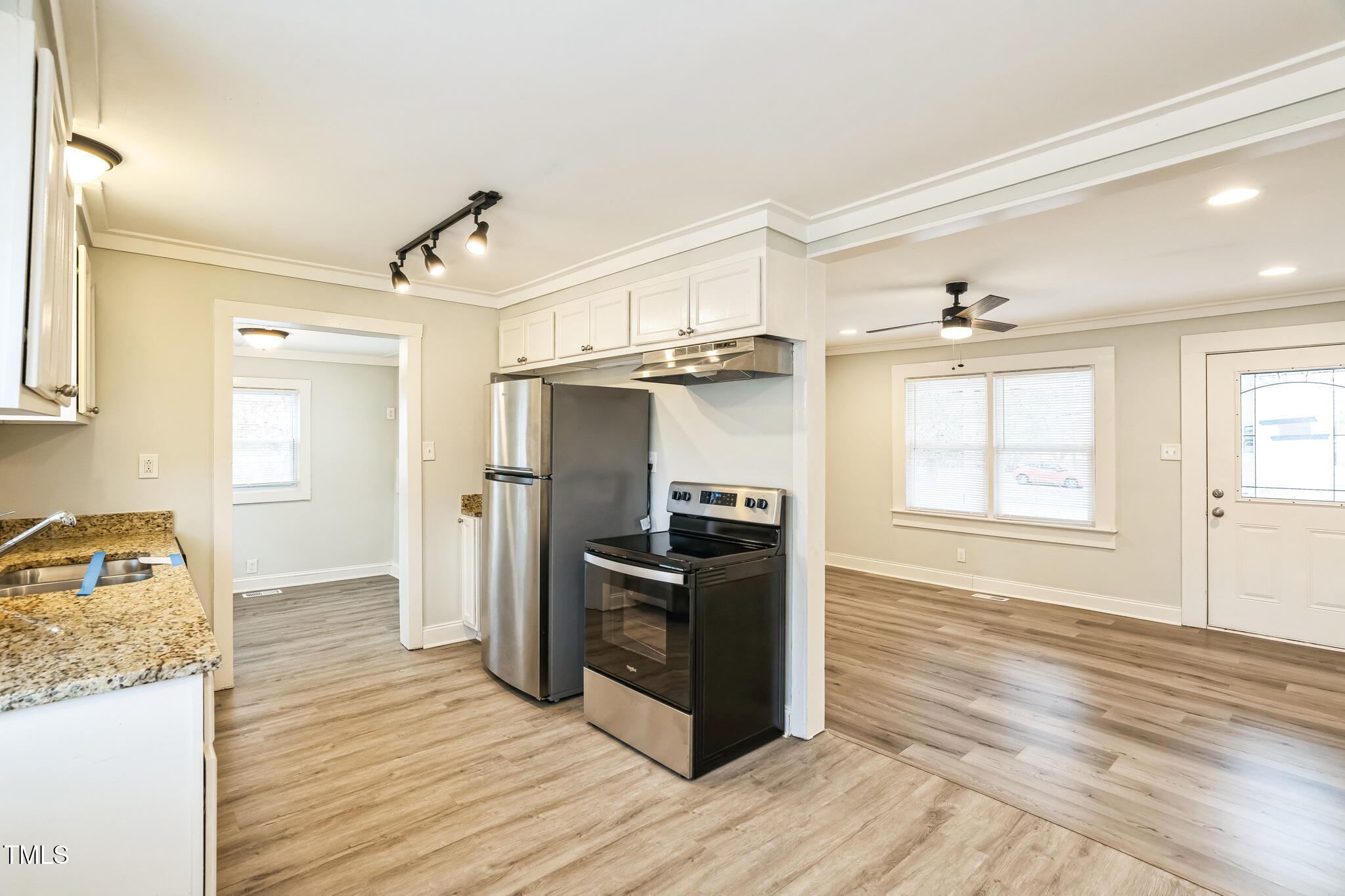 2400 Dorety Place Property Photo 5
