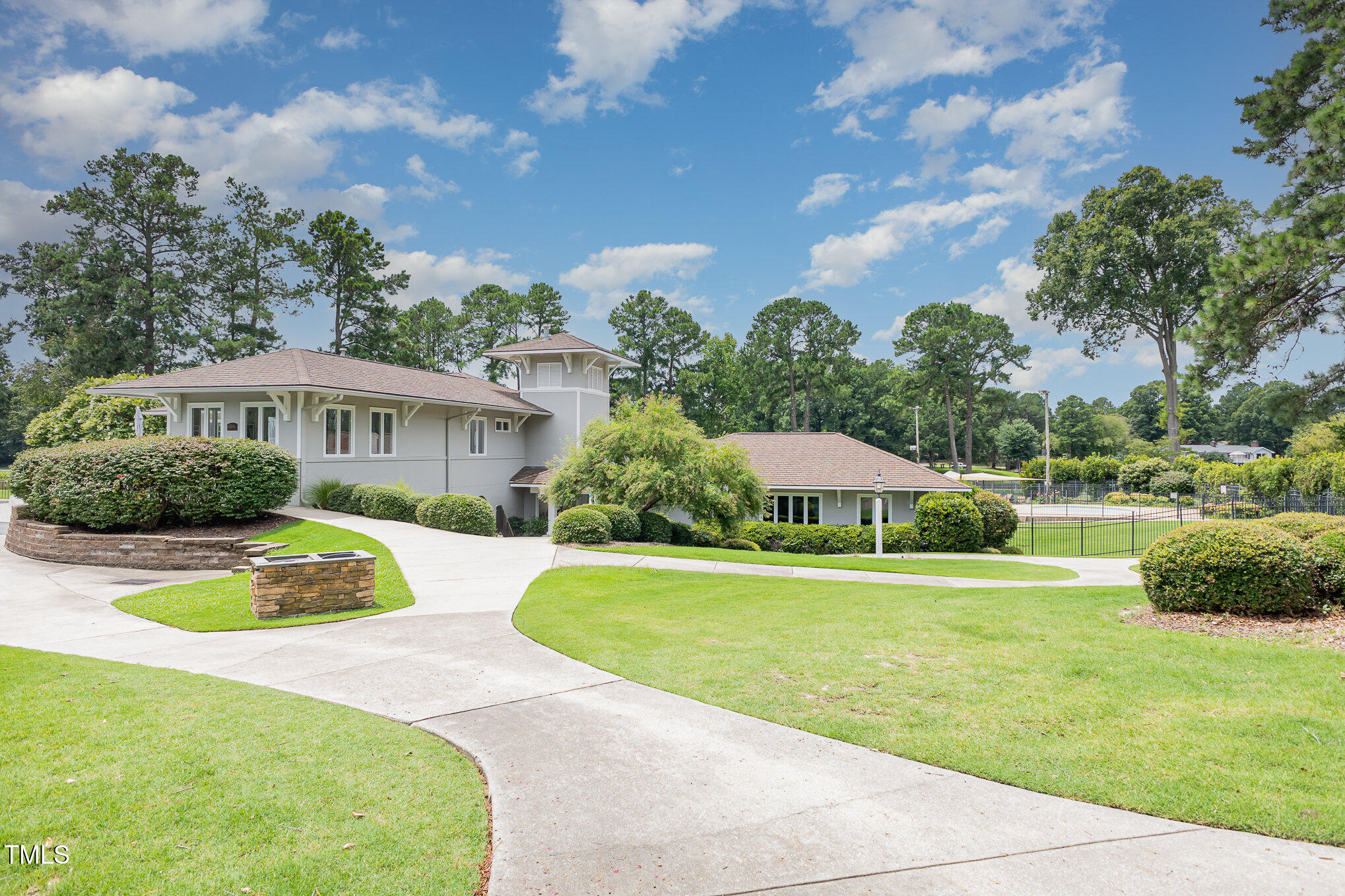 4610 Pinehurst Drive N Property Photo 1