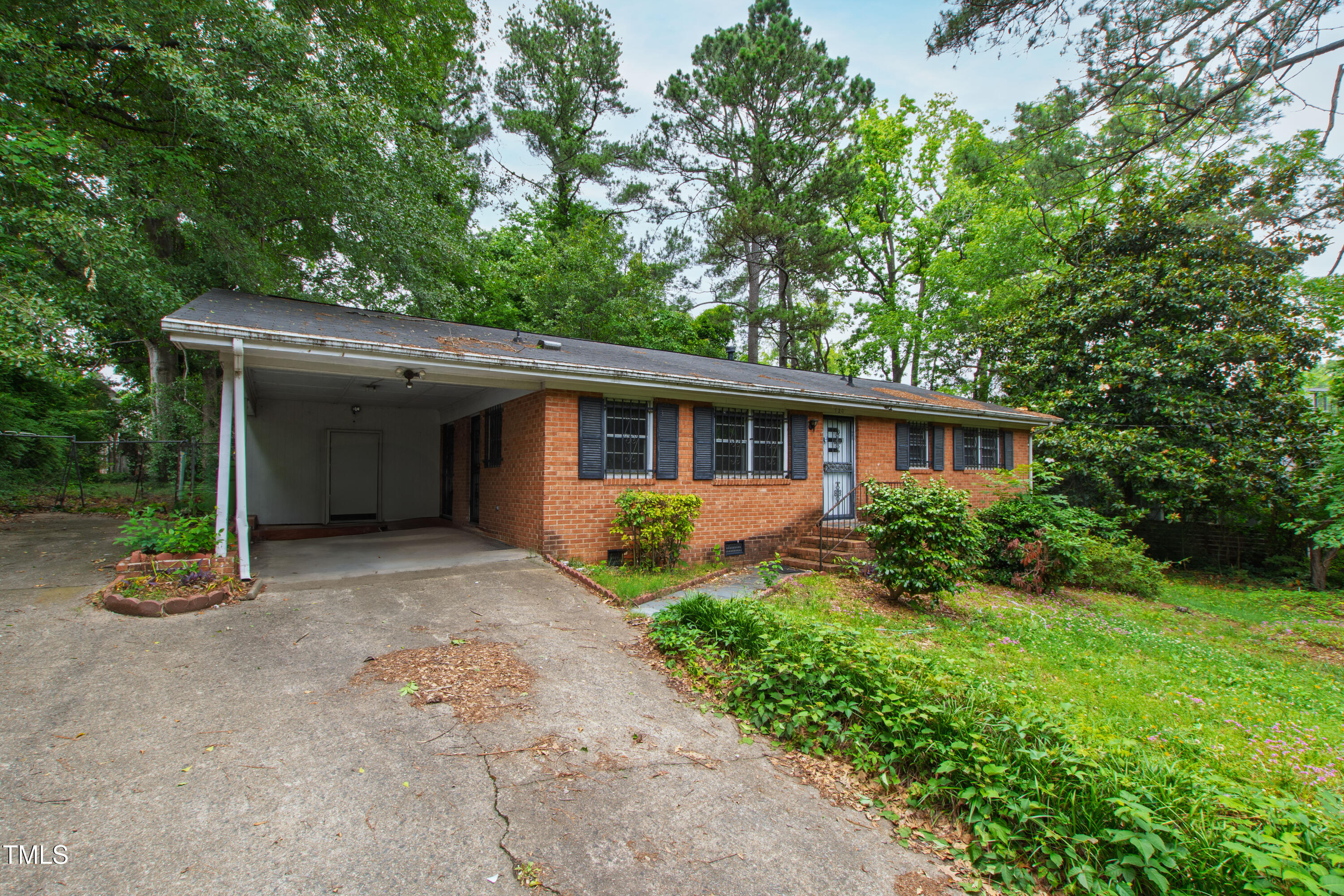 720 Sherrybrook Drive Property Photo 2