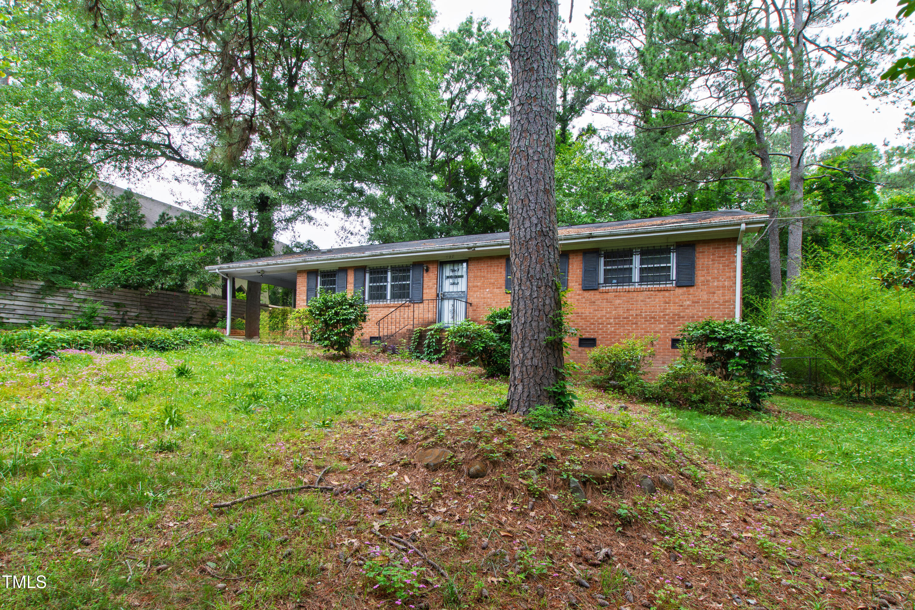 720 Sherrybrook Drive Property Photo 3