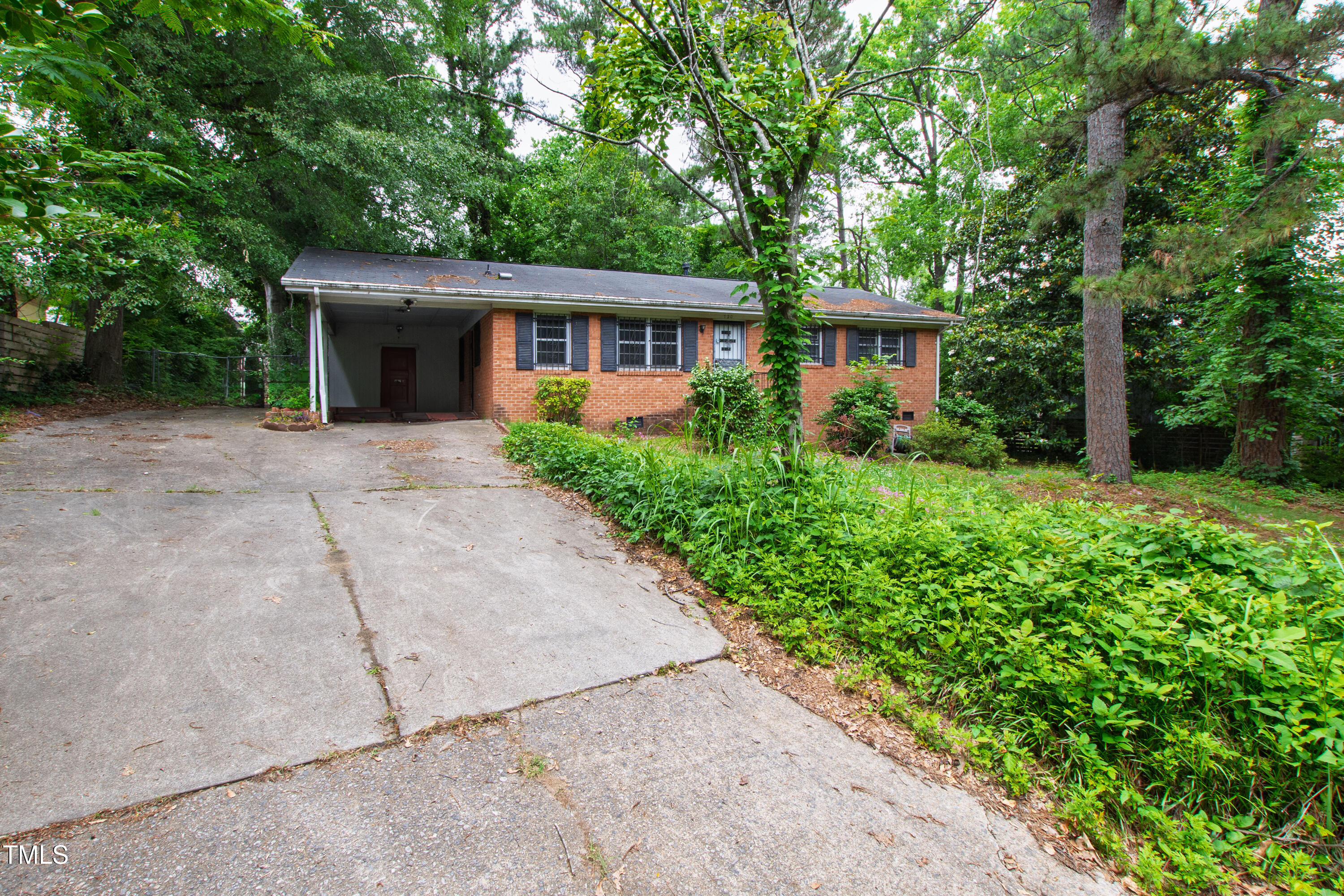 720 Sherrybrook Drive Property Photo 4