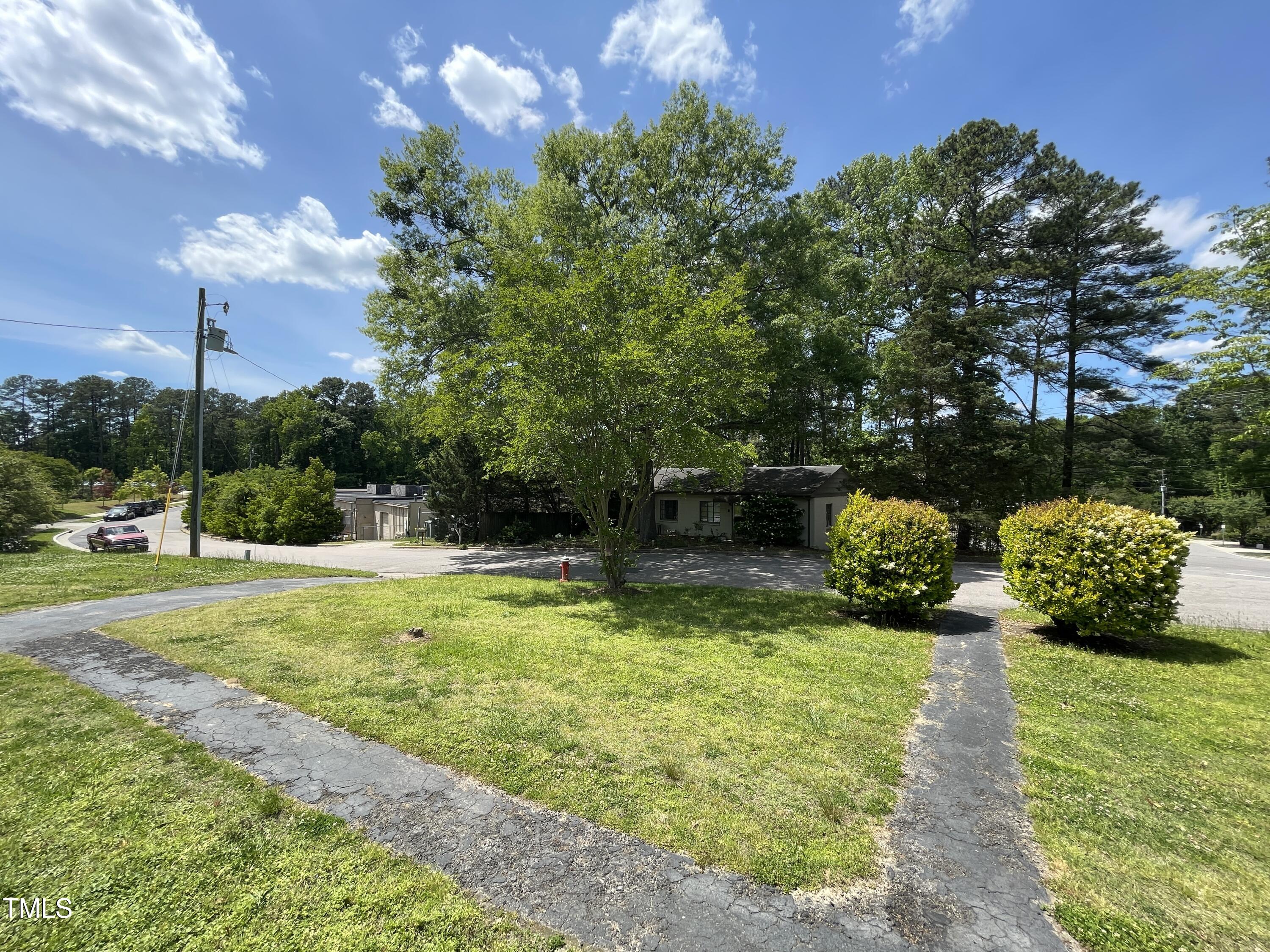 400 Field Street Property Photo 3