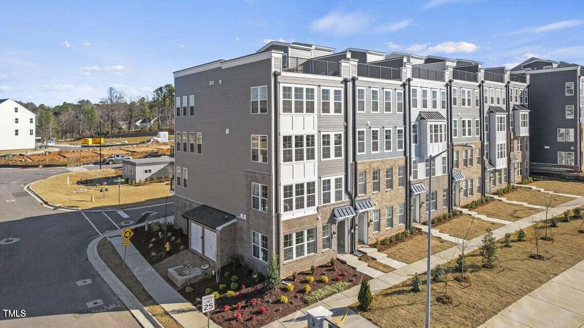 404 Gaston Park Lane # 200 Property Photo 2