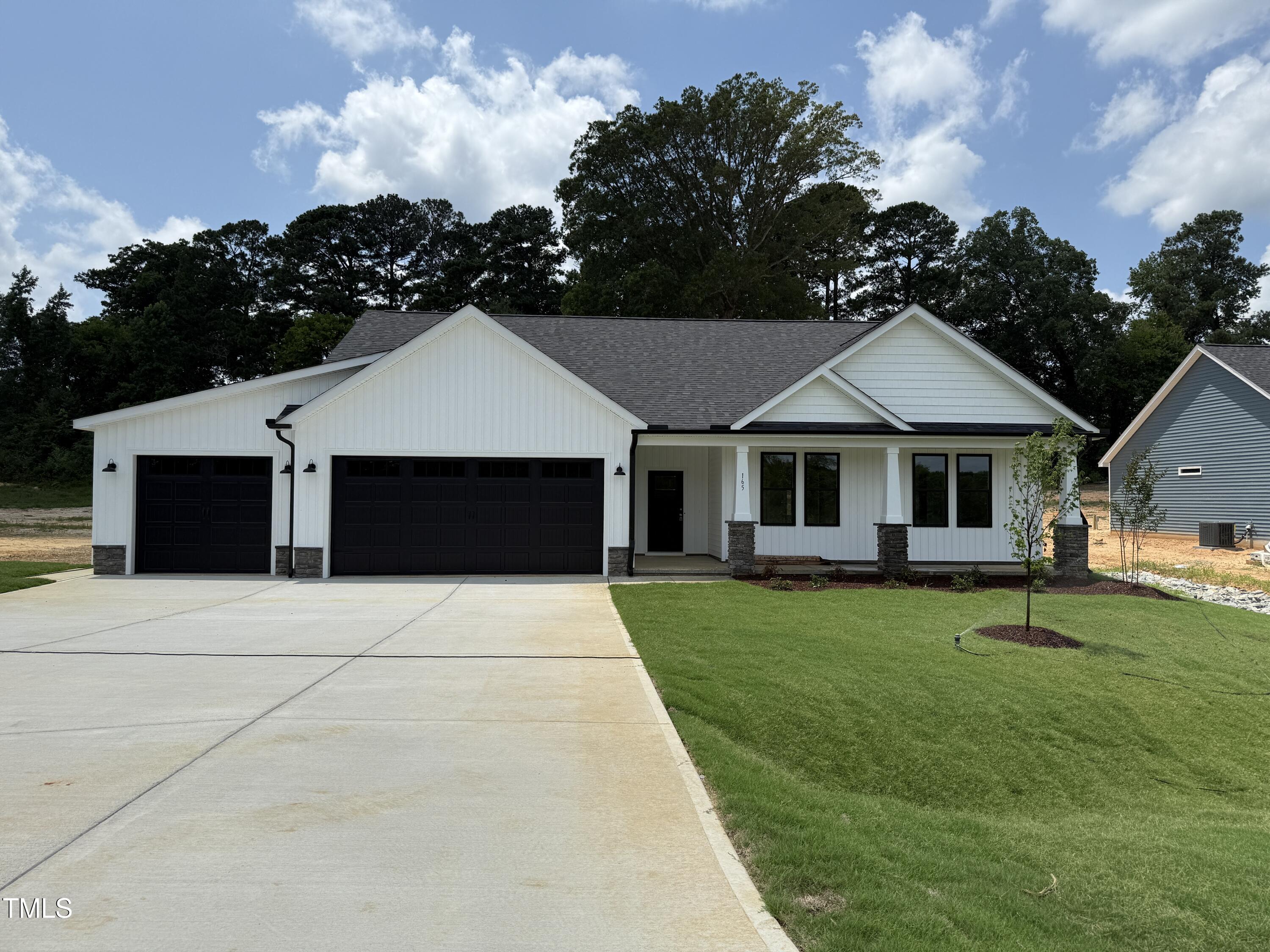 165 Tee Drive Property Photo 1