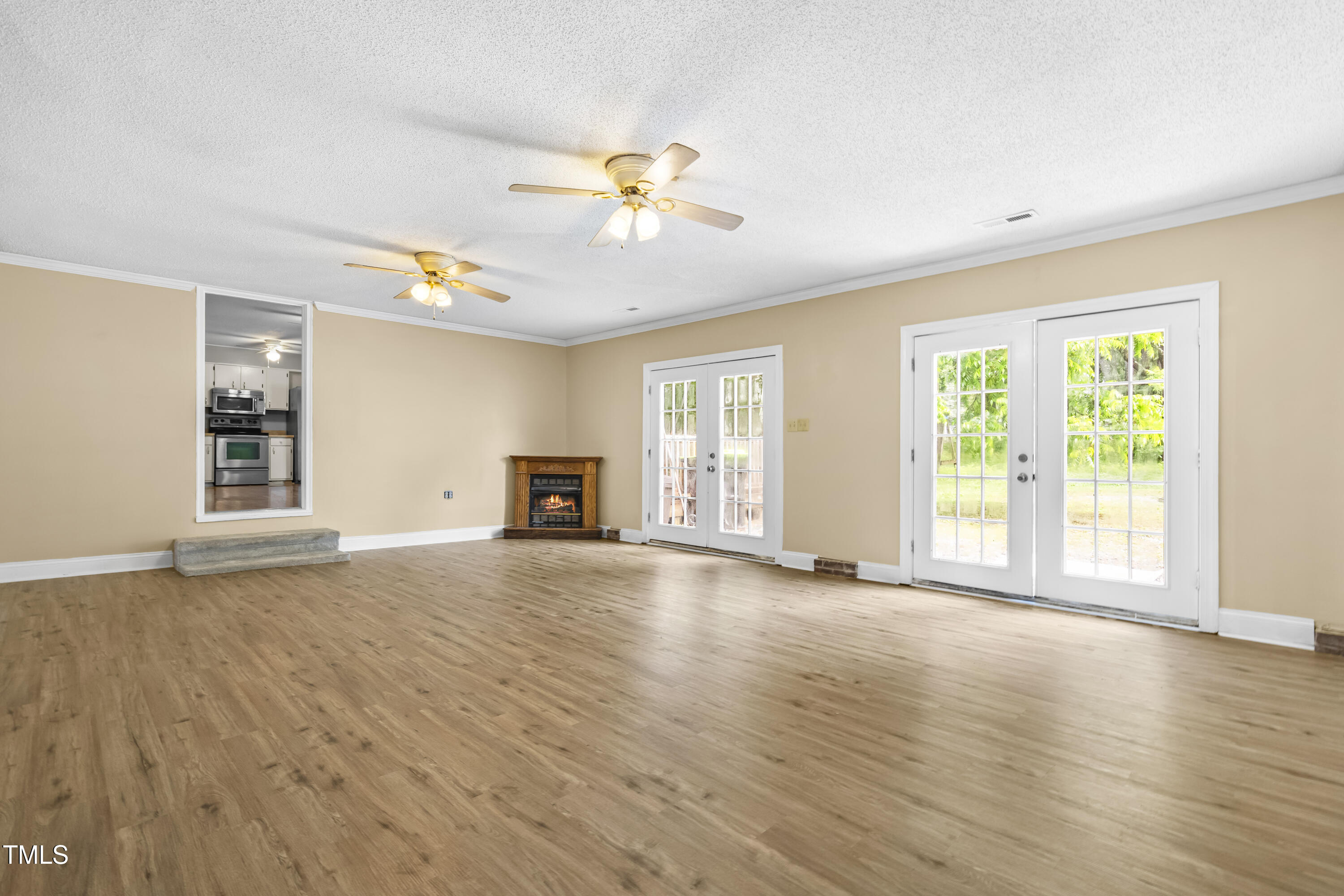 250 Dixon Road Property Photo 6