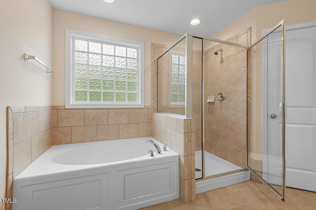 210 Strolling Way Property Photo 32