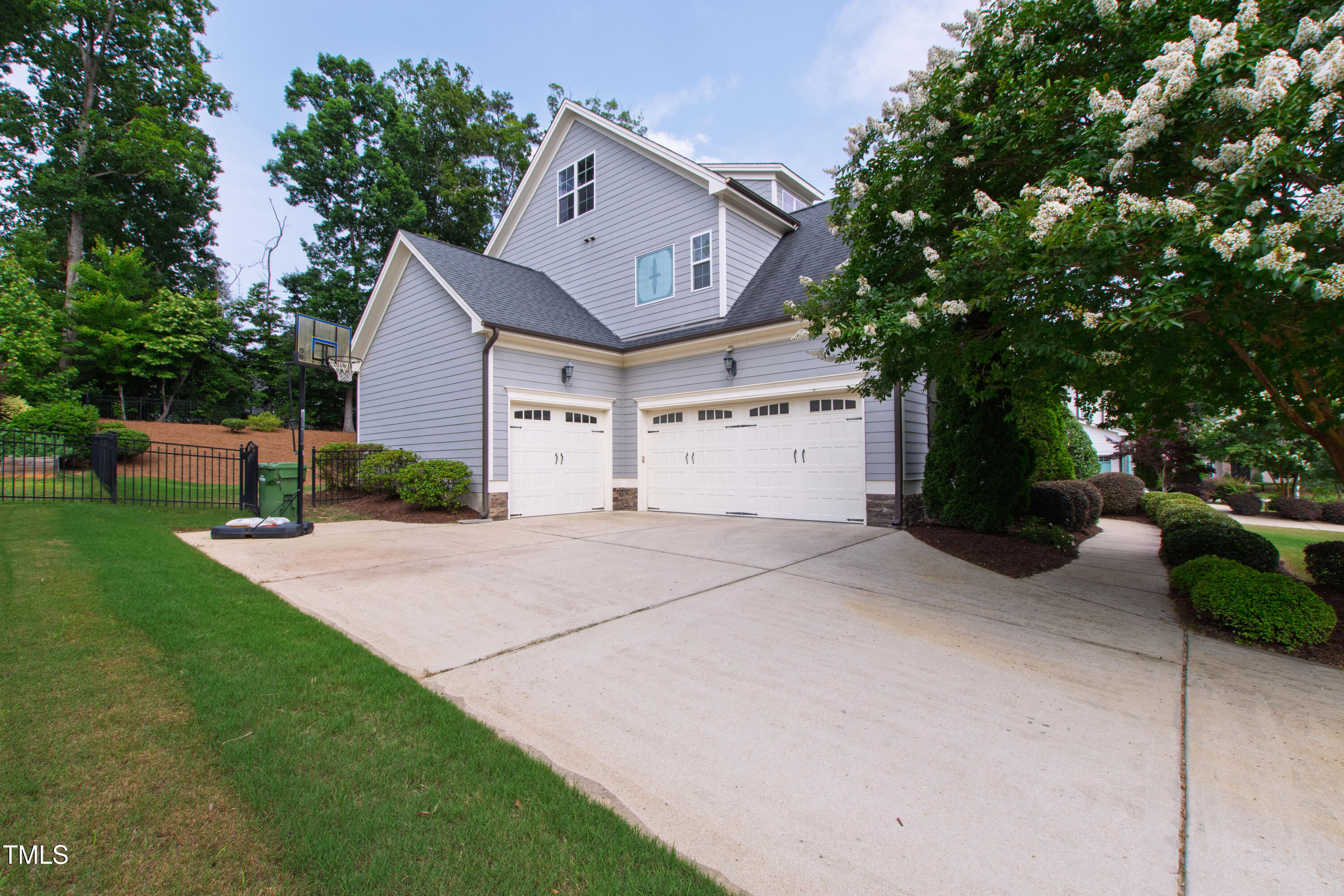 2661 Silver Bend Drive Property Photo 3