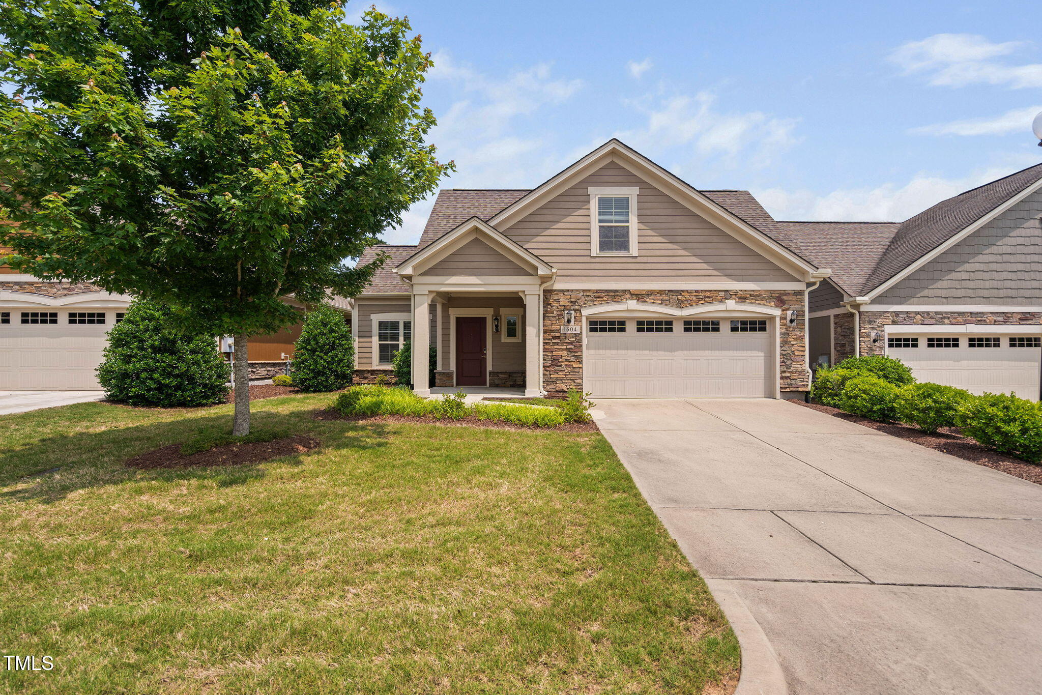 1604 Vineyard Mist Drive Property Photo 1