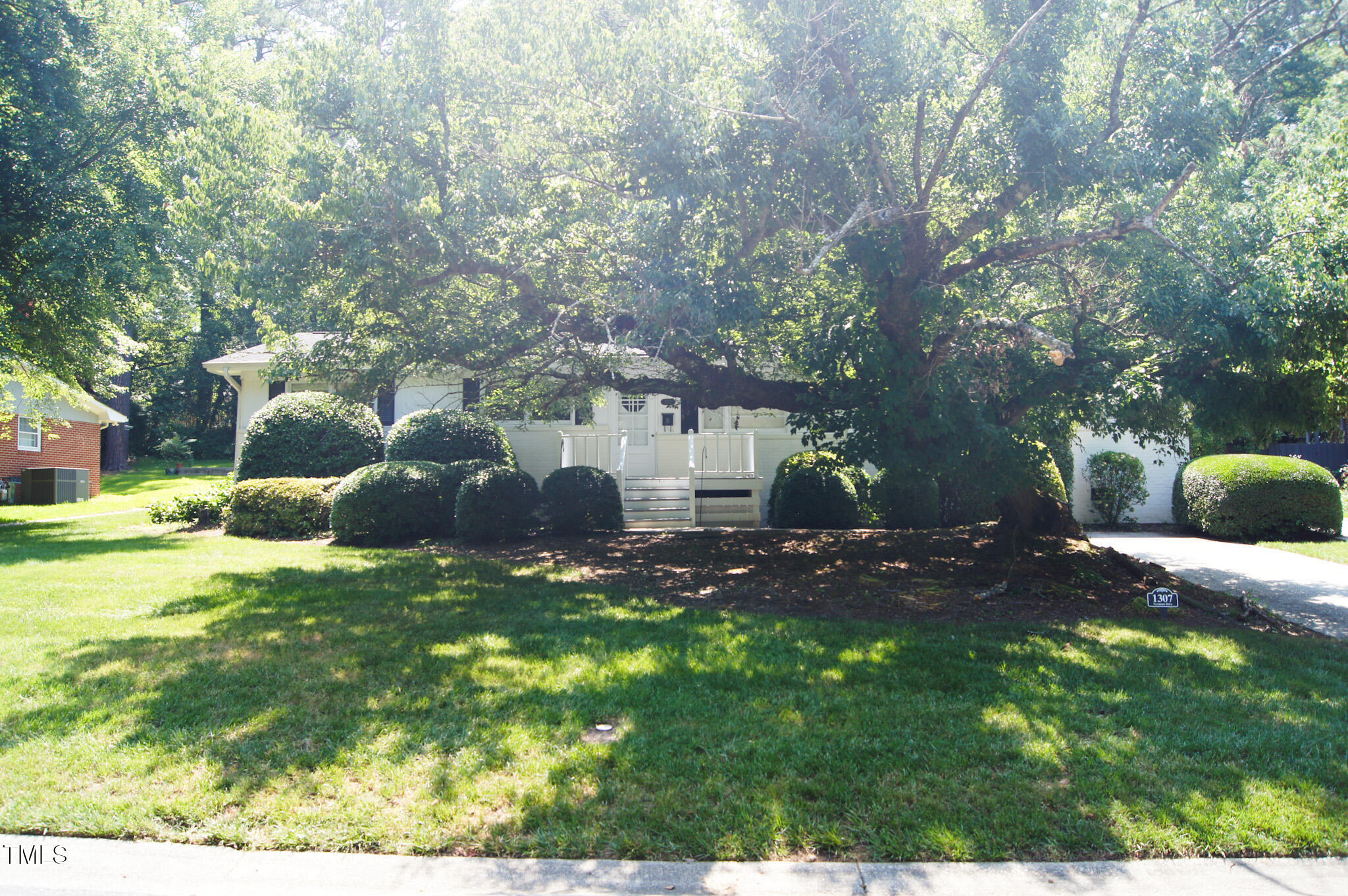 1307 Sycamore Drive Property Photo 5