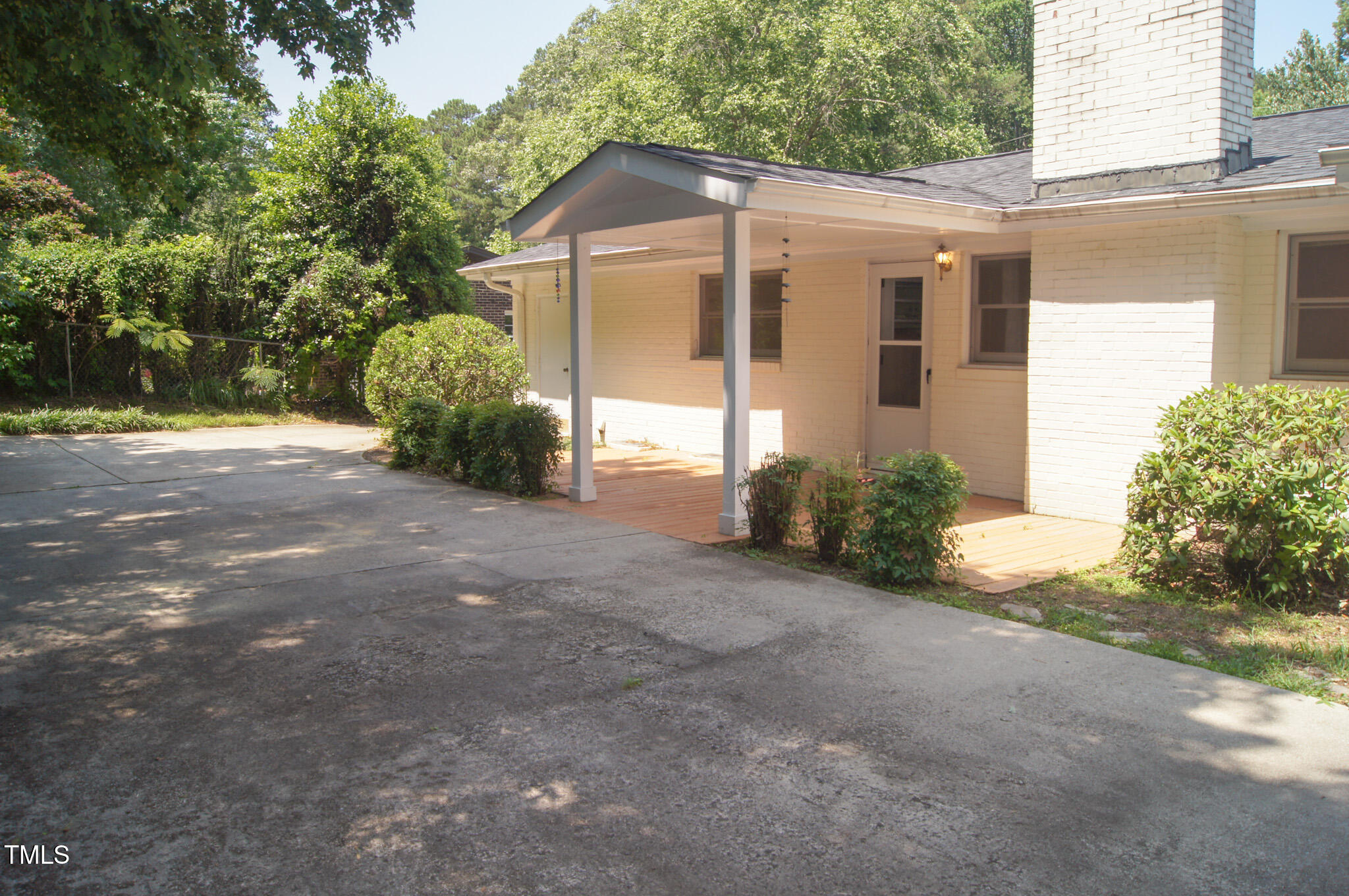 1307 Sycamore Drive Property Photo 7