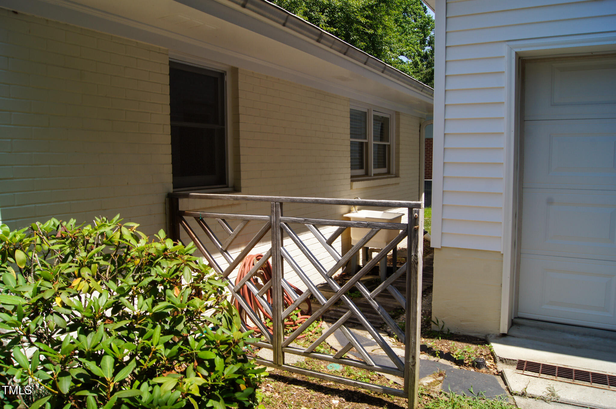 1307 Sycamore Drive Property Photo 8
