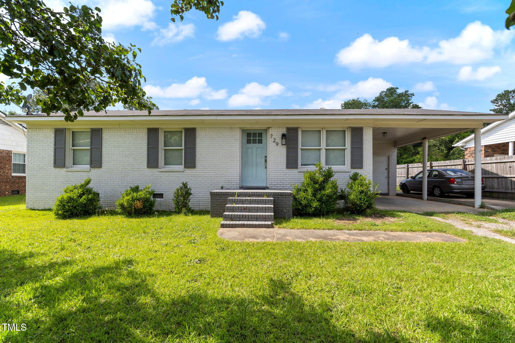 729 Carolina Drive Property Photo 1