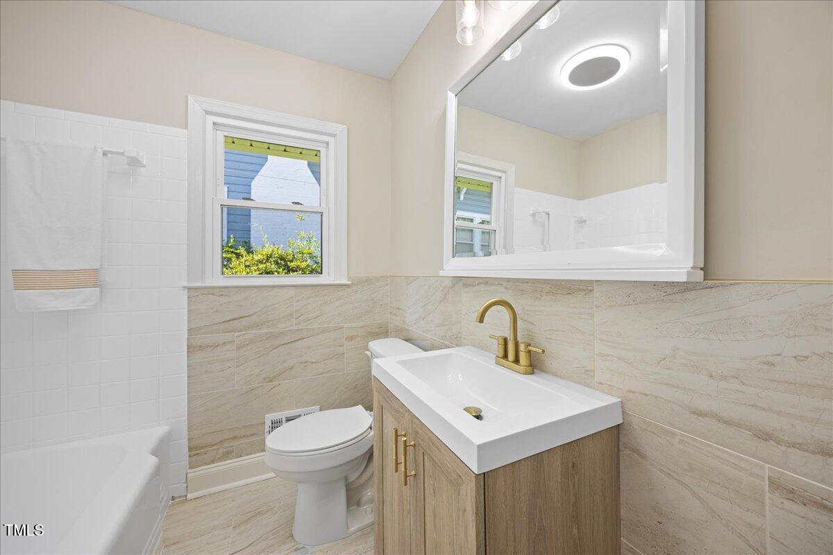 800 Camden Avenue Property Photo 16