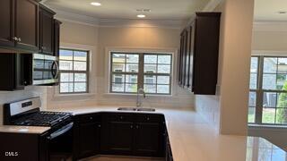 1046 Beechcraft Drive 80 Property Photo 2