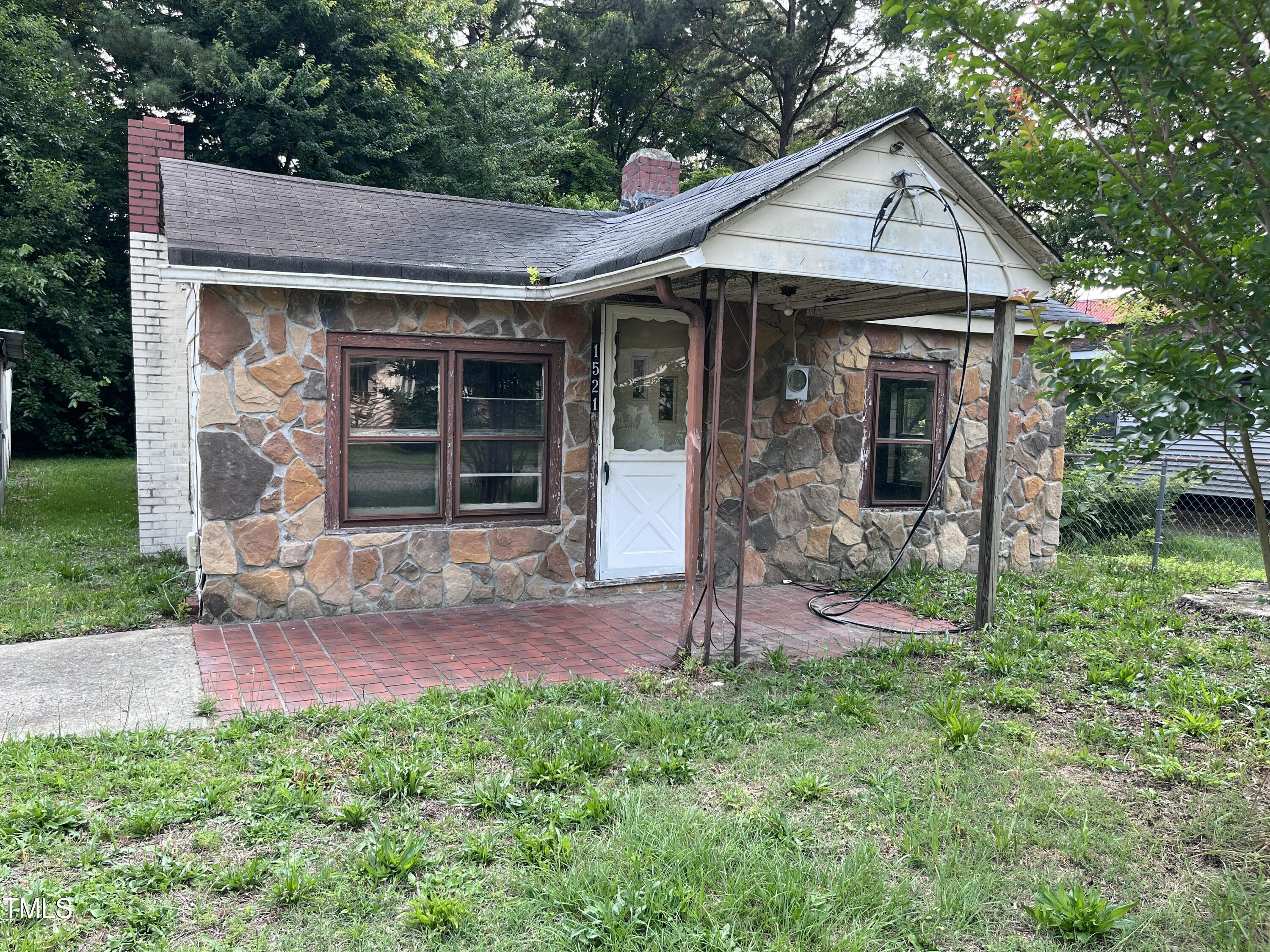 1521 Lewis Street Property Photo 2