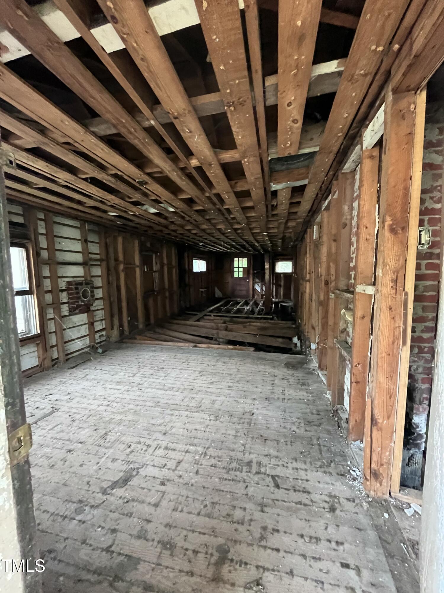 1521 Lewis Street Property Photo 3