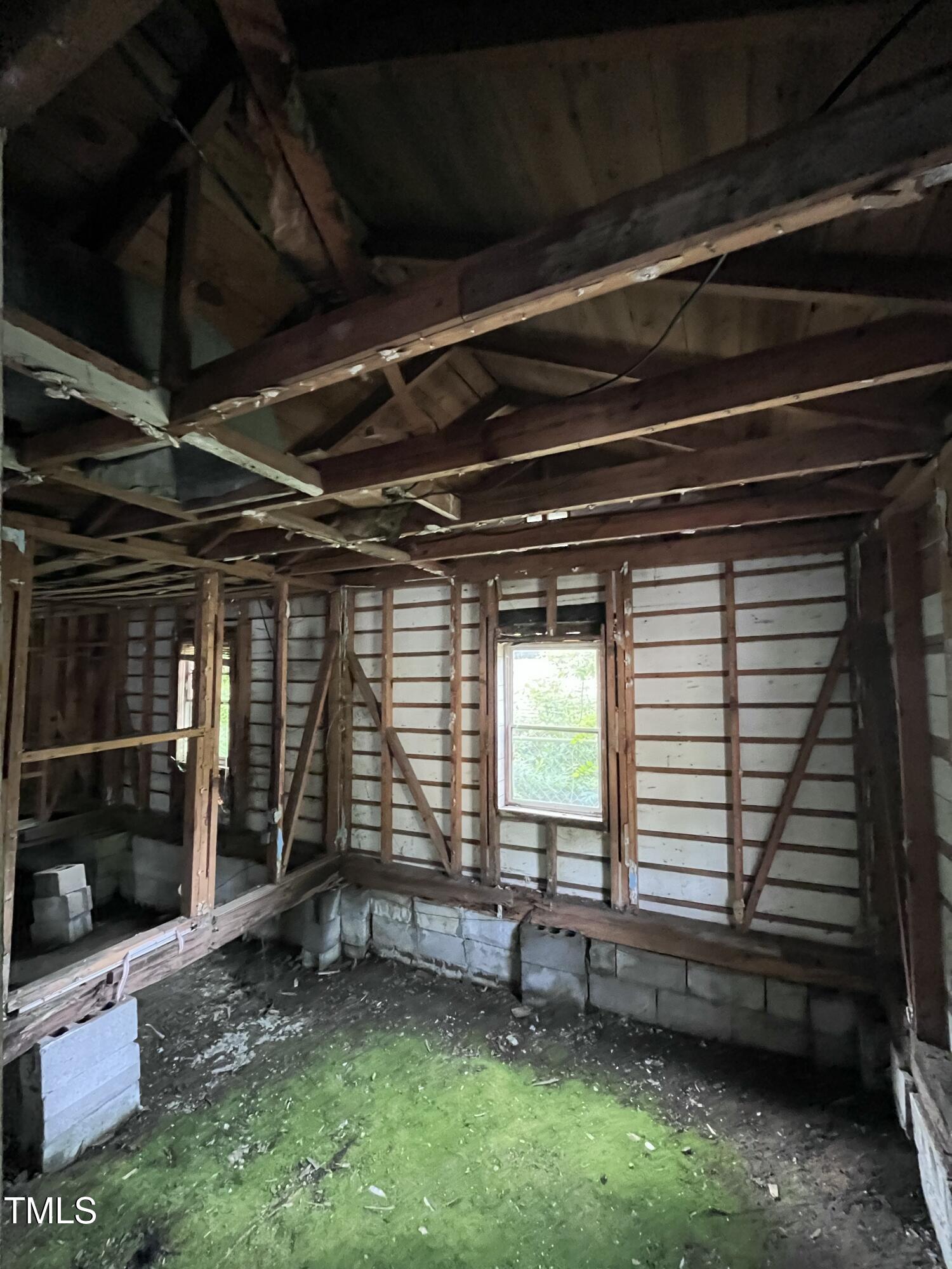 1521 Lewis Street Property Photo 4