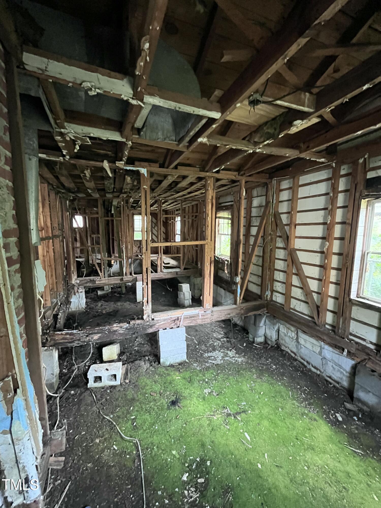 1521 Lewis Street Property Photo 5