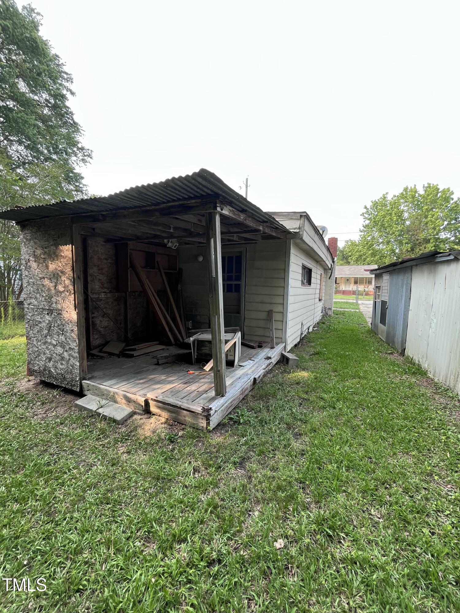 1521 Lewis Street Property Photo 7