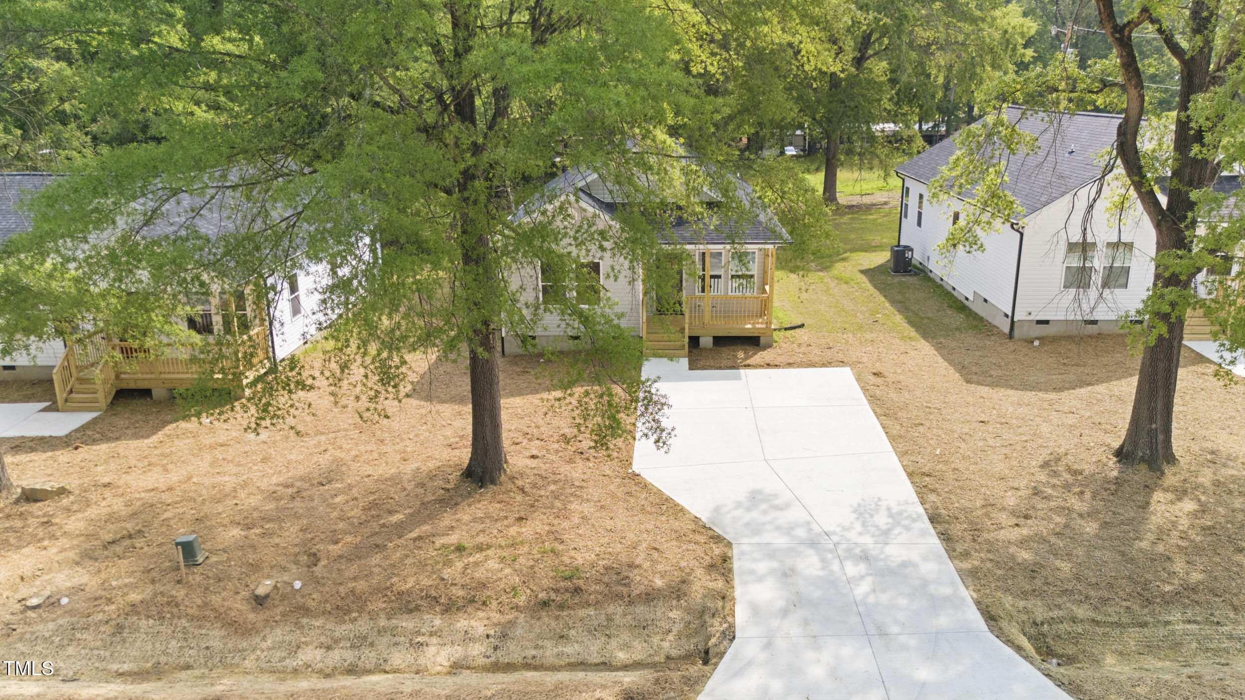 2305 Pinecroft Drive Property Photo 3