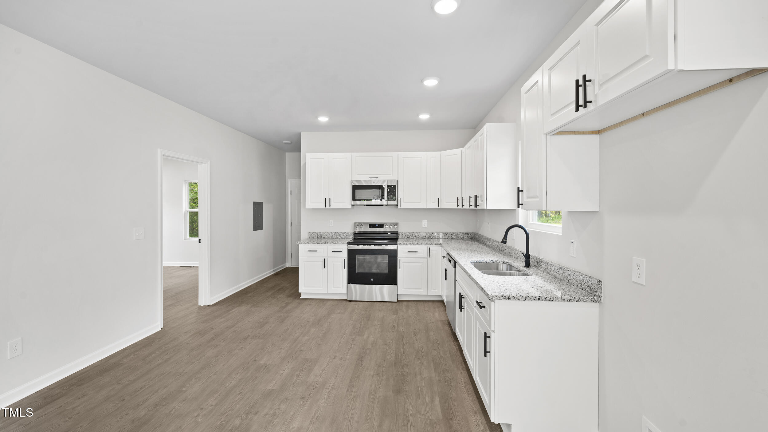 2305 Pinecroft Drive Property Photo 12