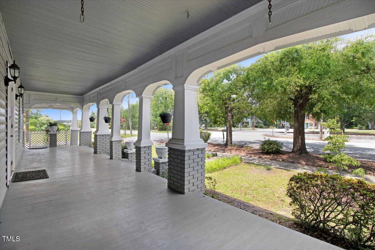 125 W Pine Street Property Photo 5