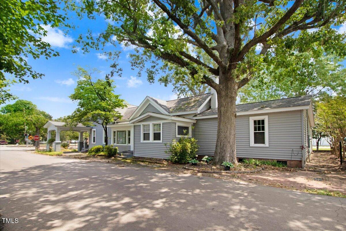 125 W Pine Street Property Photo 6