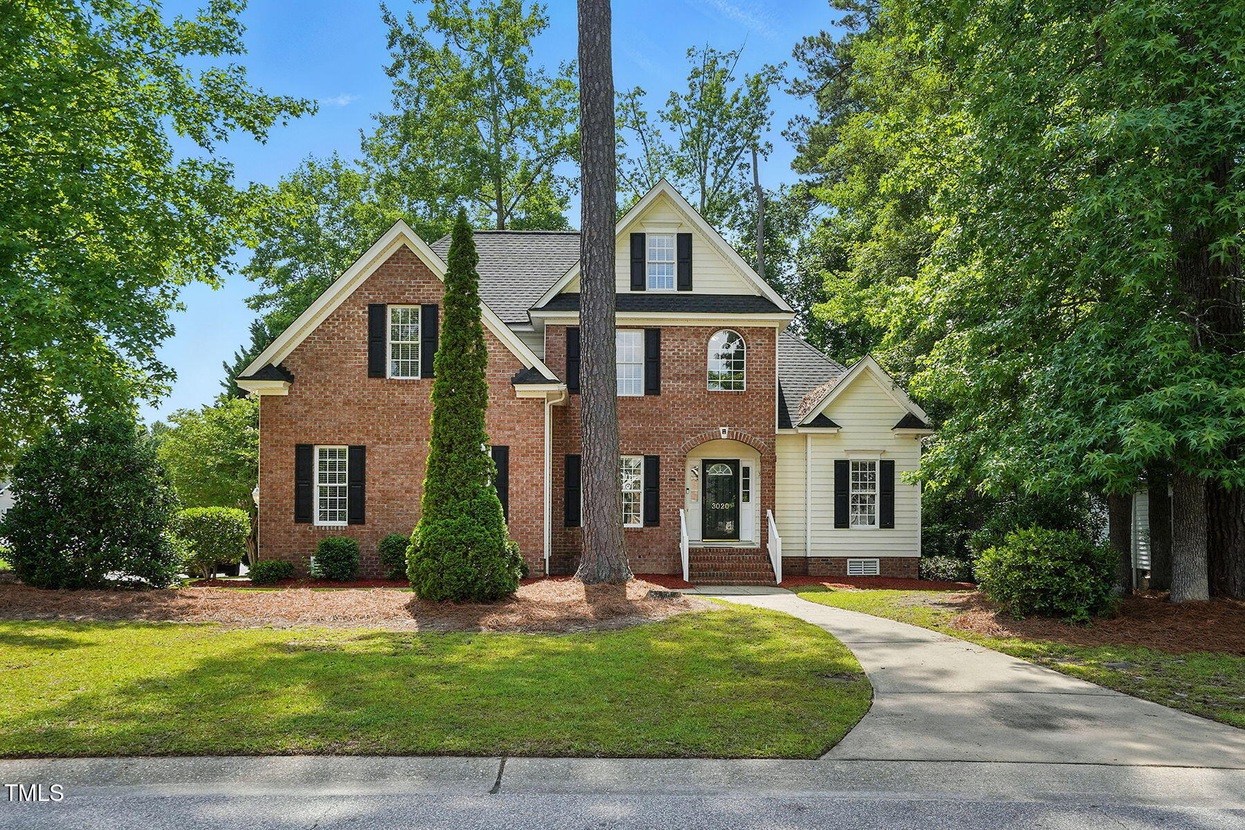 3020 Woods Walk Way Property Photo 1