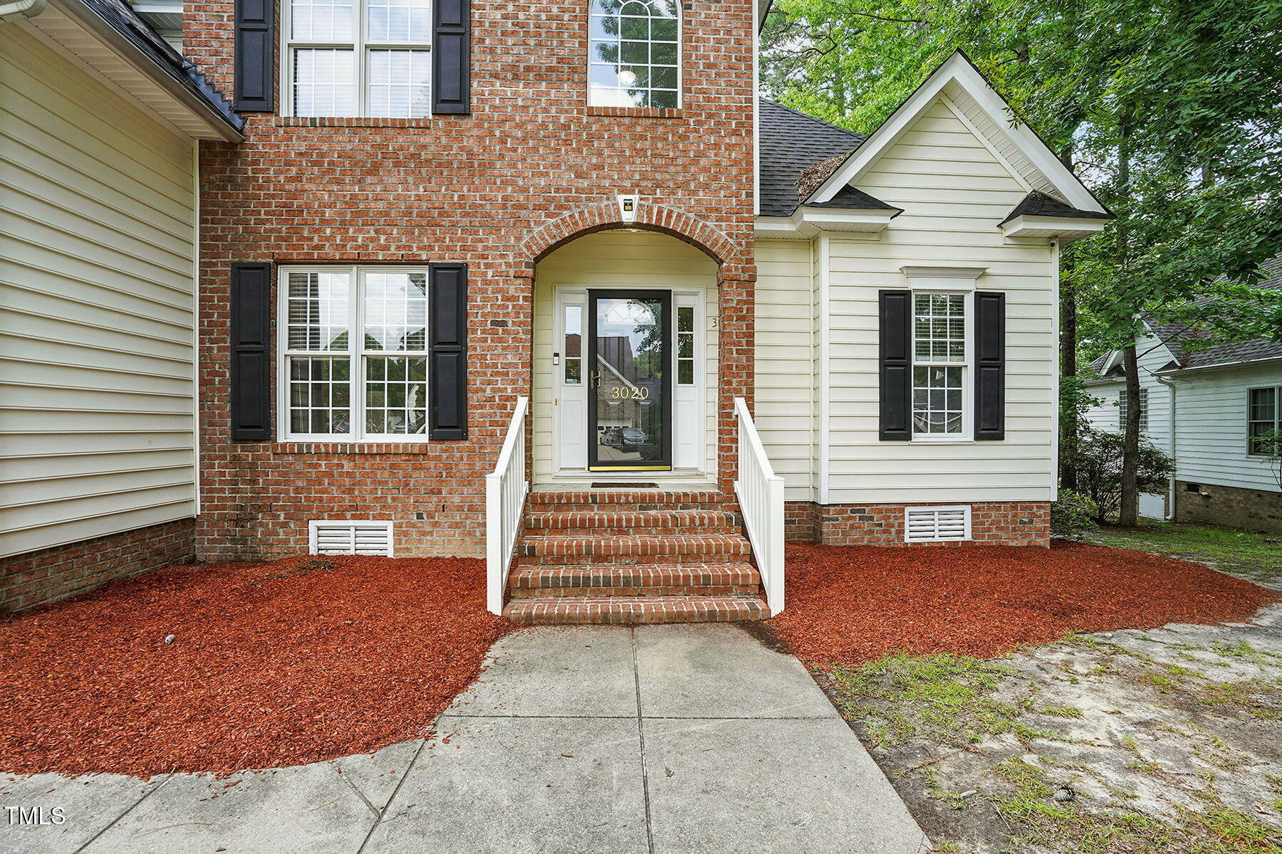3020 Woods Walk Way Property Photo 4