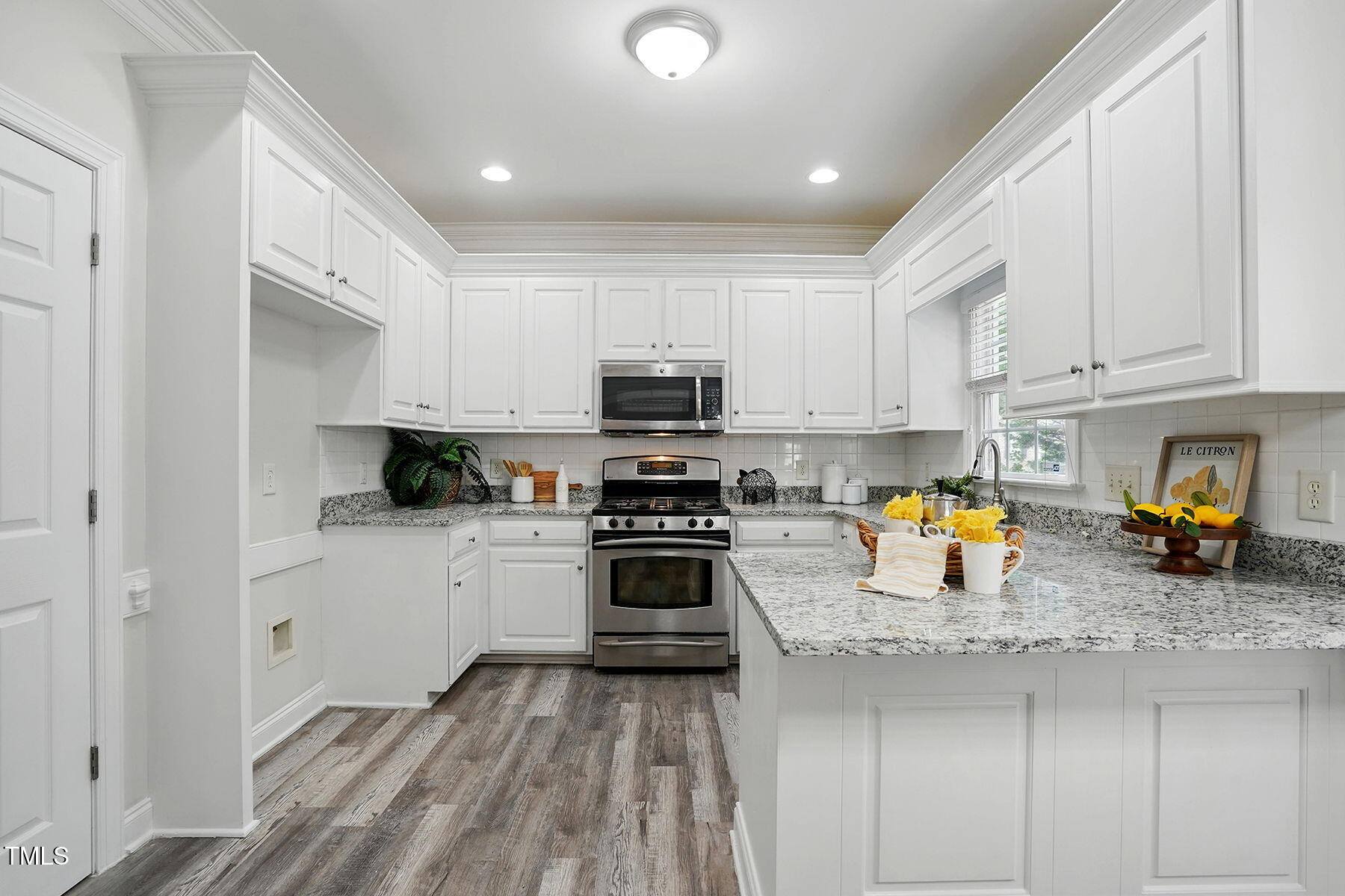 3020 Woods Walk Way Property Photo 6
