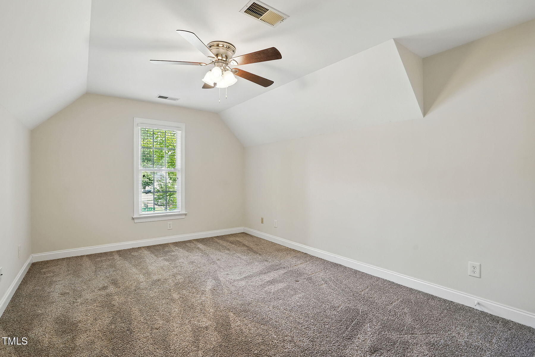 3020 Woods Walk Way Property Photo 24