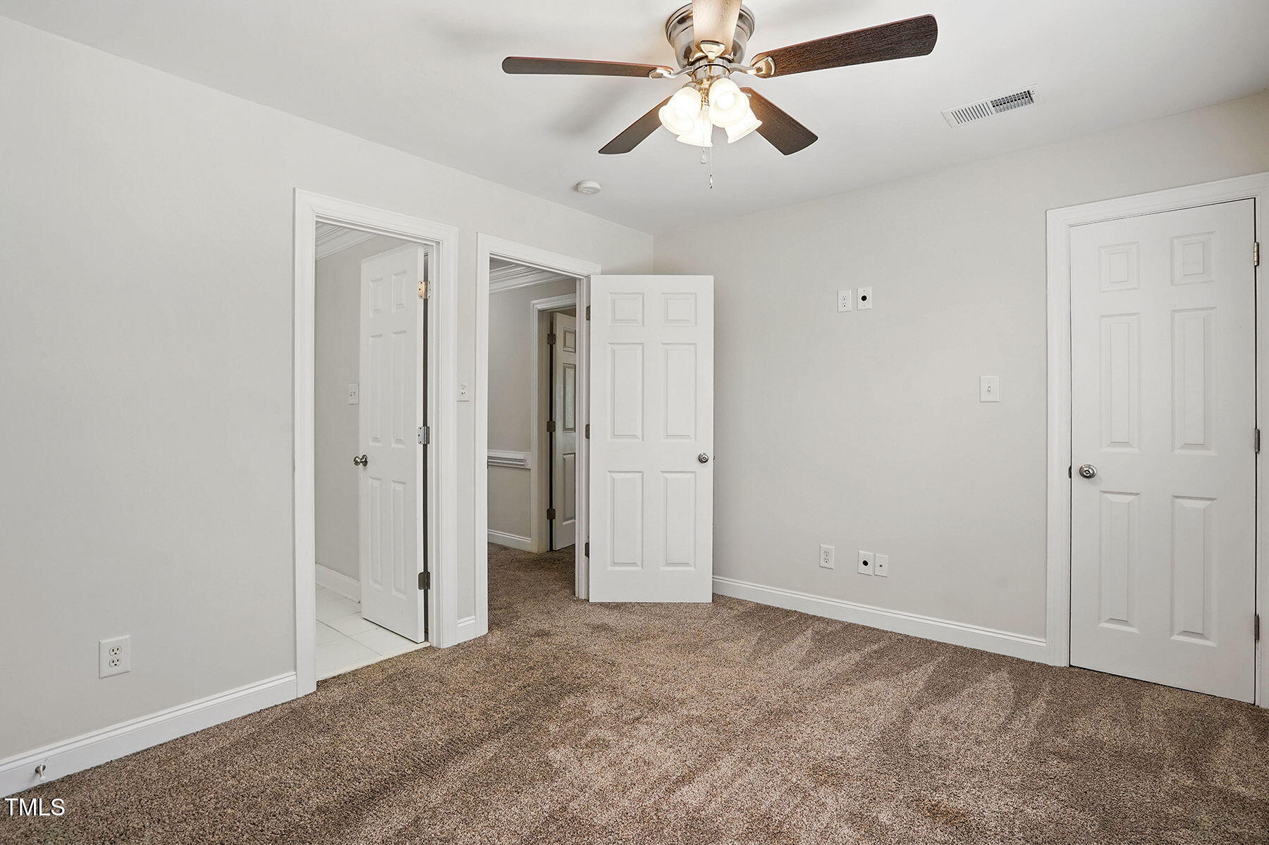 3020 Woods Walk Way Property Photo 26