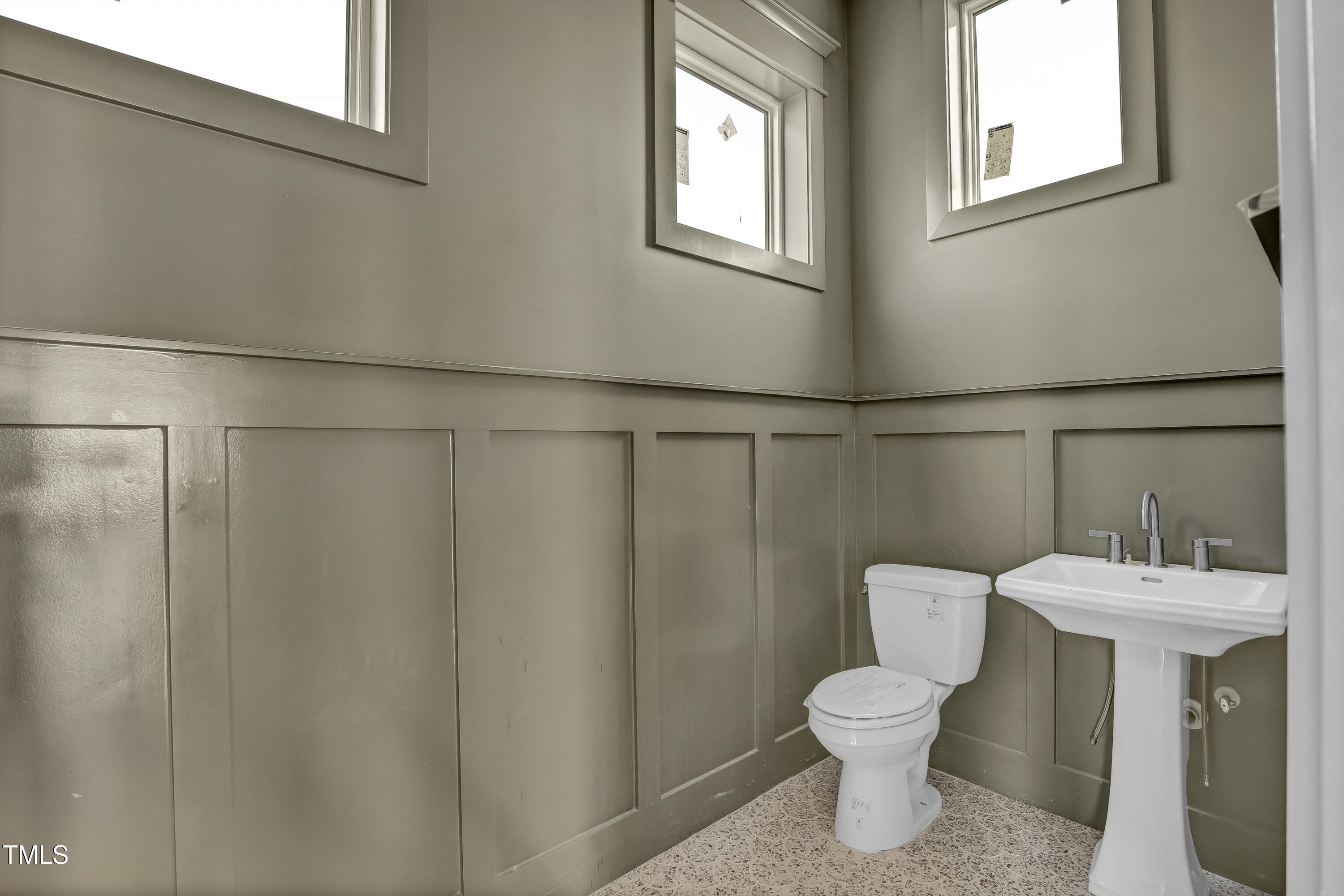 825 S Topsail Drive Property Photo 8