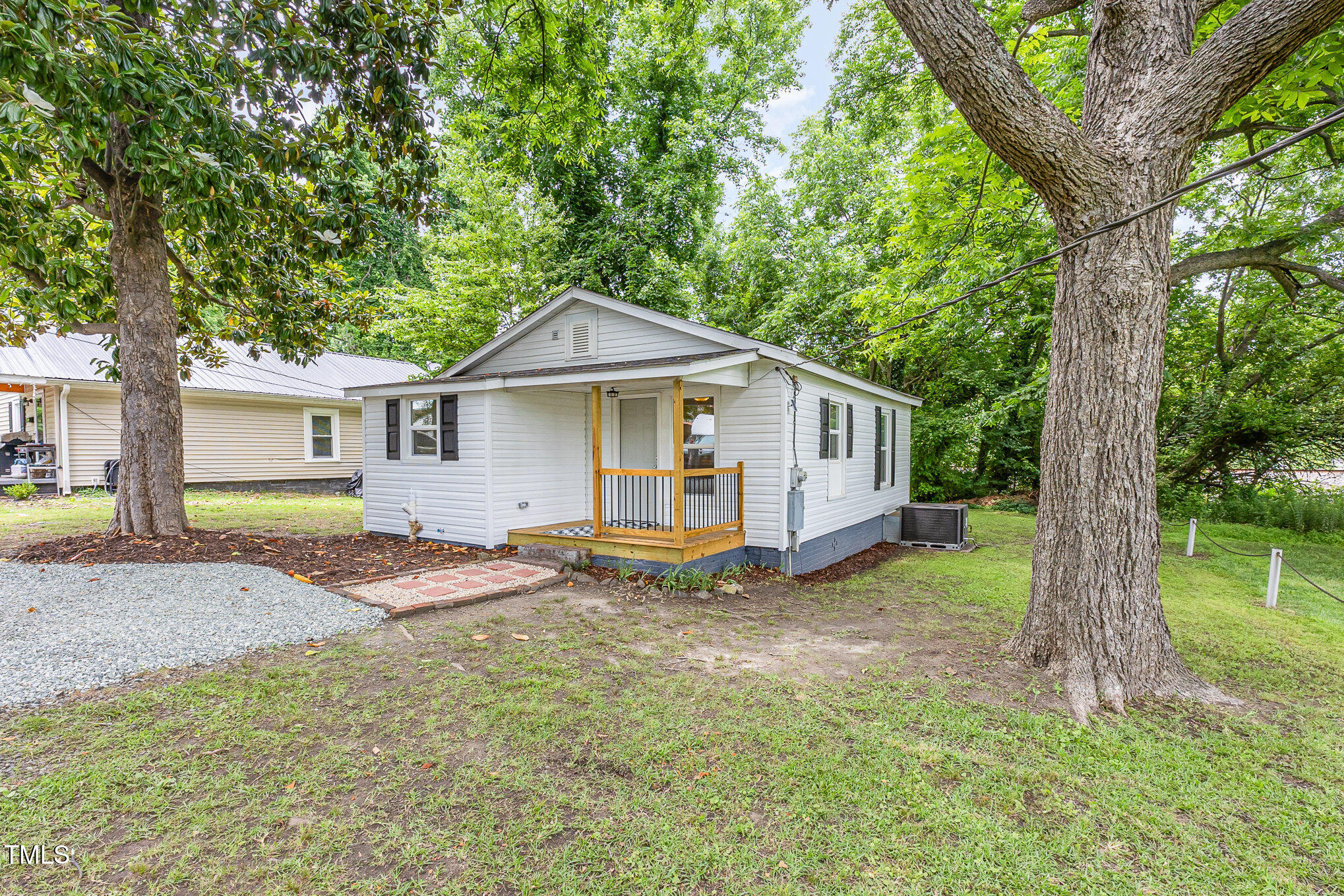 121 Lena Court Property Photo 1