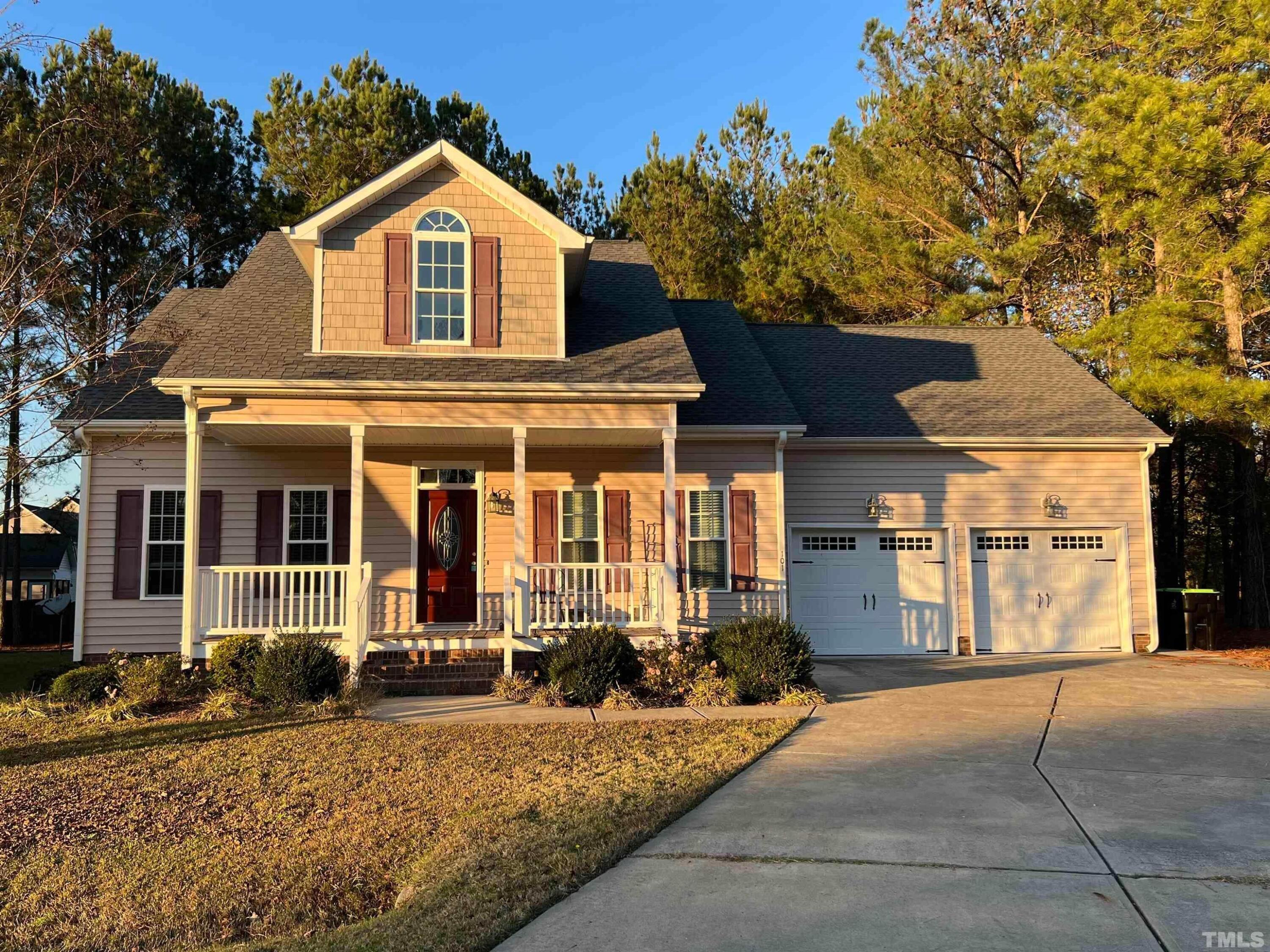 101 Pinewinds Court Property Photo 1