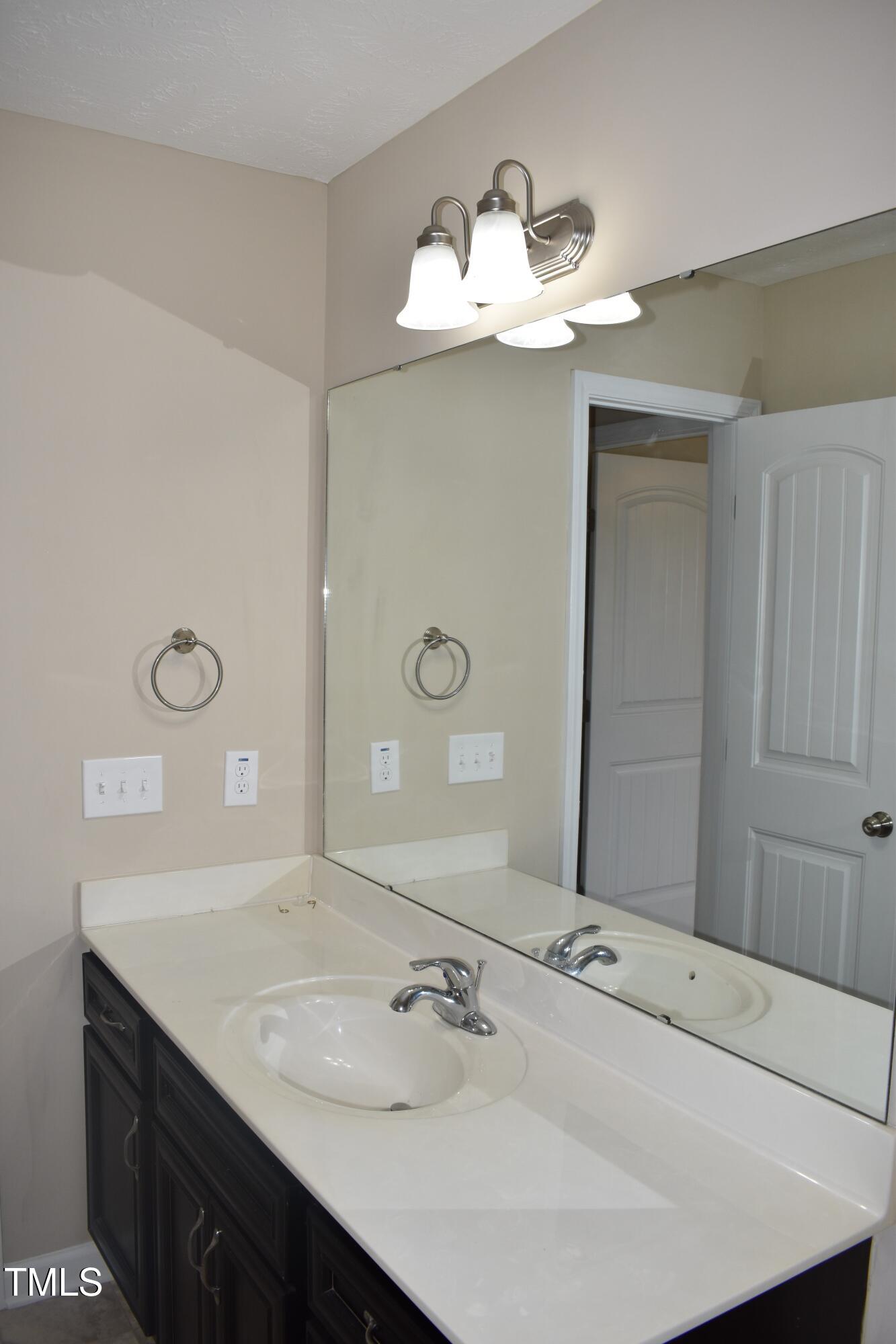 38 Hanson Court Property Photo 20