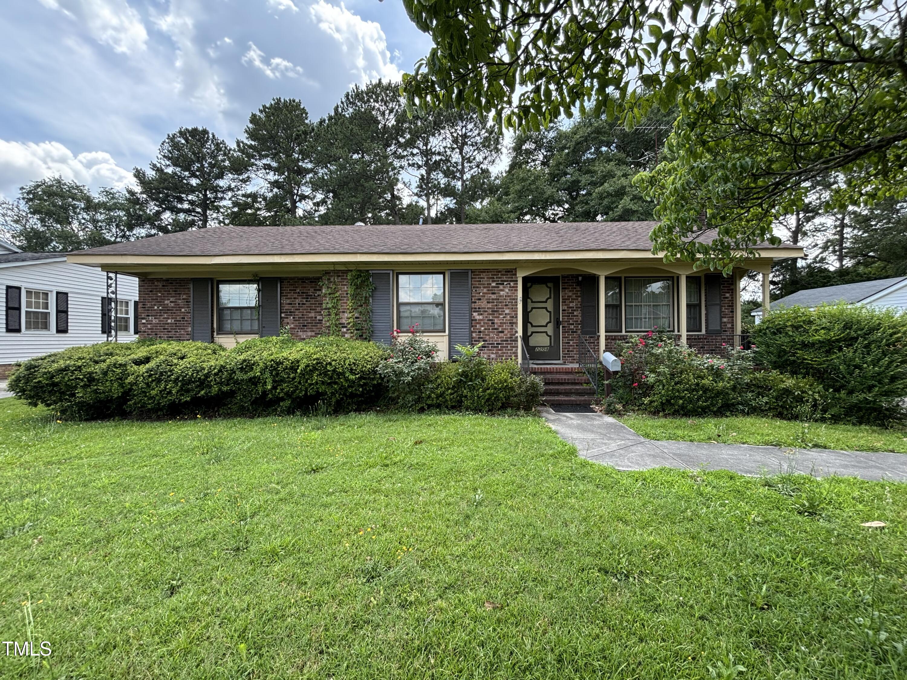 2208 Linden Avenue Property Photo 1