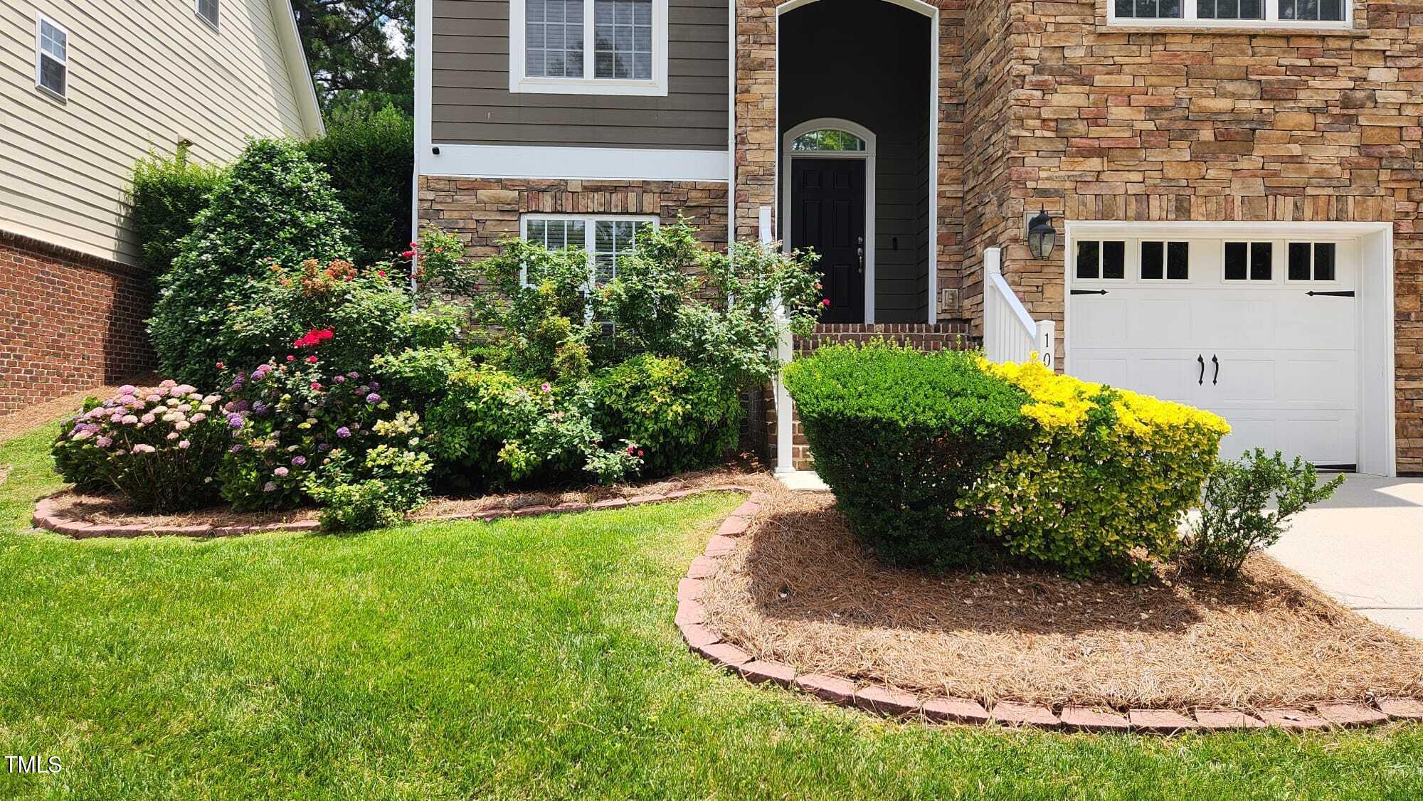 1016 Dotson Way Property Photo 3