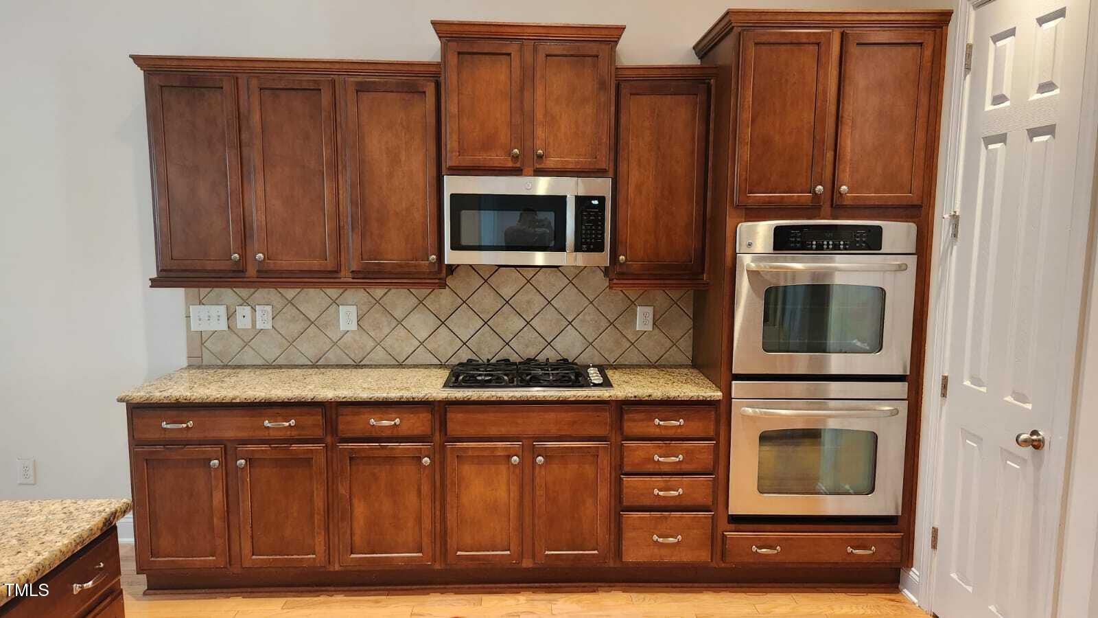 1016 Dotson Way Property Photo 12